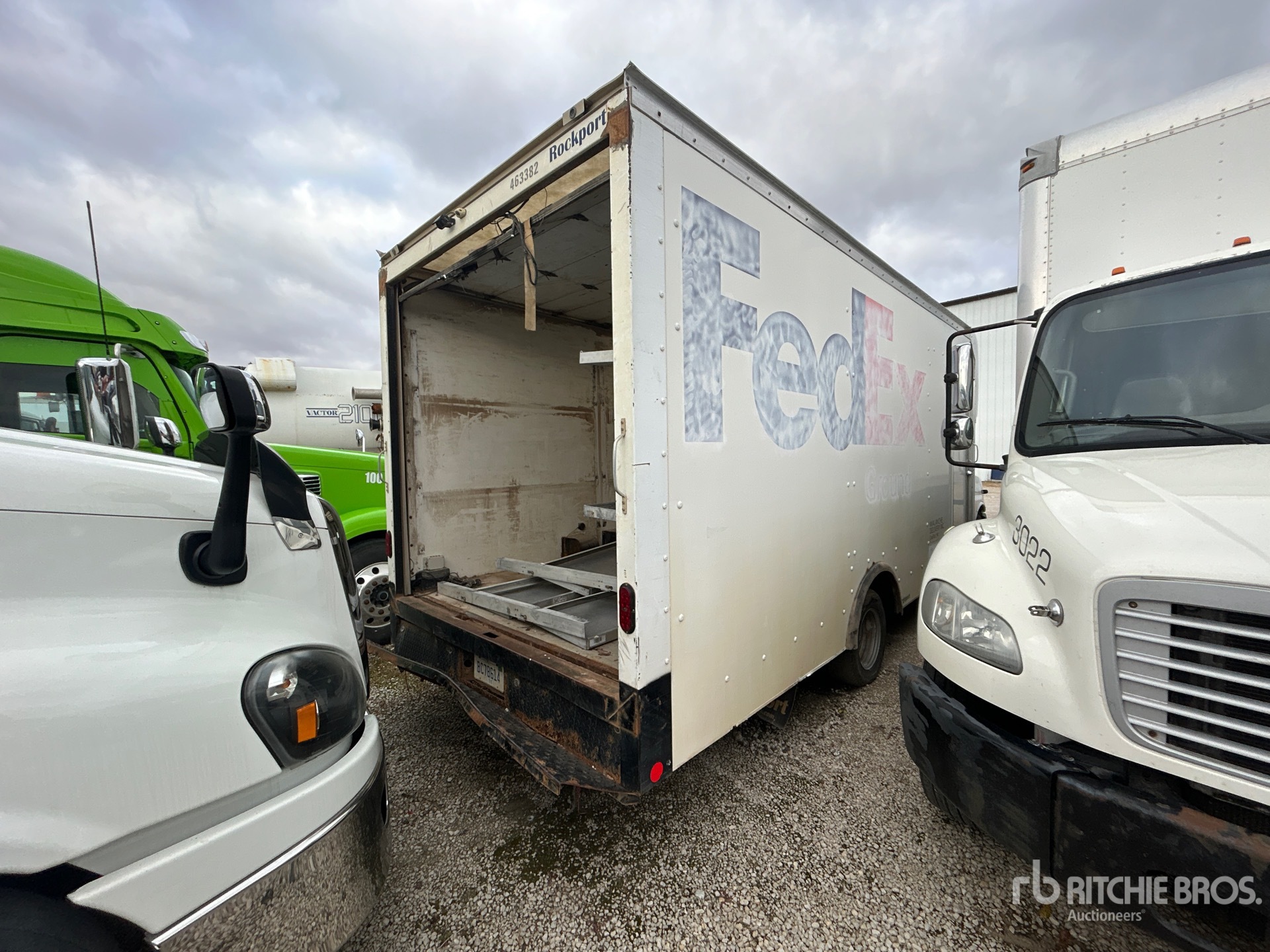 General Appearance with Picture, Right Rear Corner