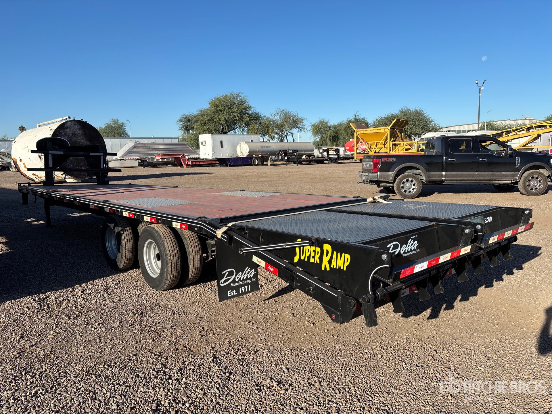 General Appearance with Bild, Ecke hinten links