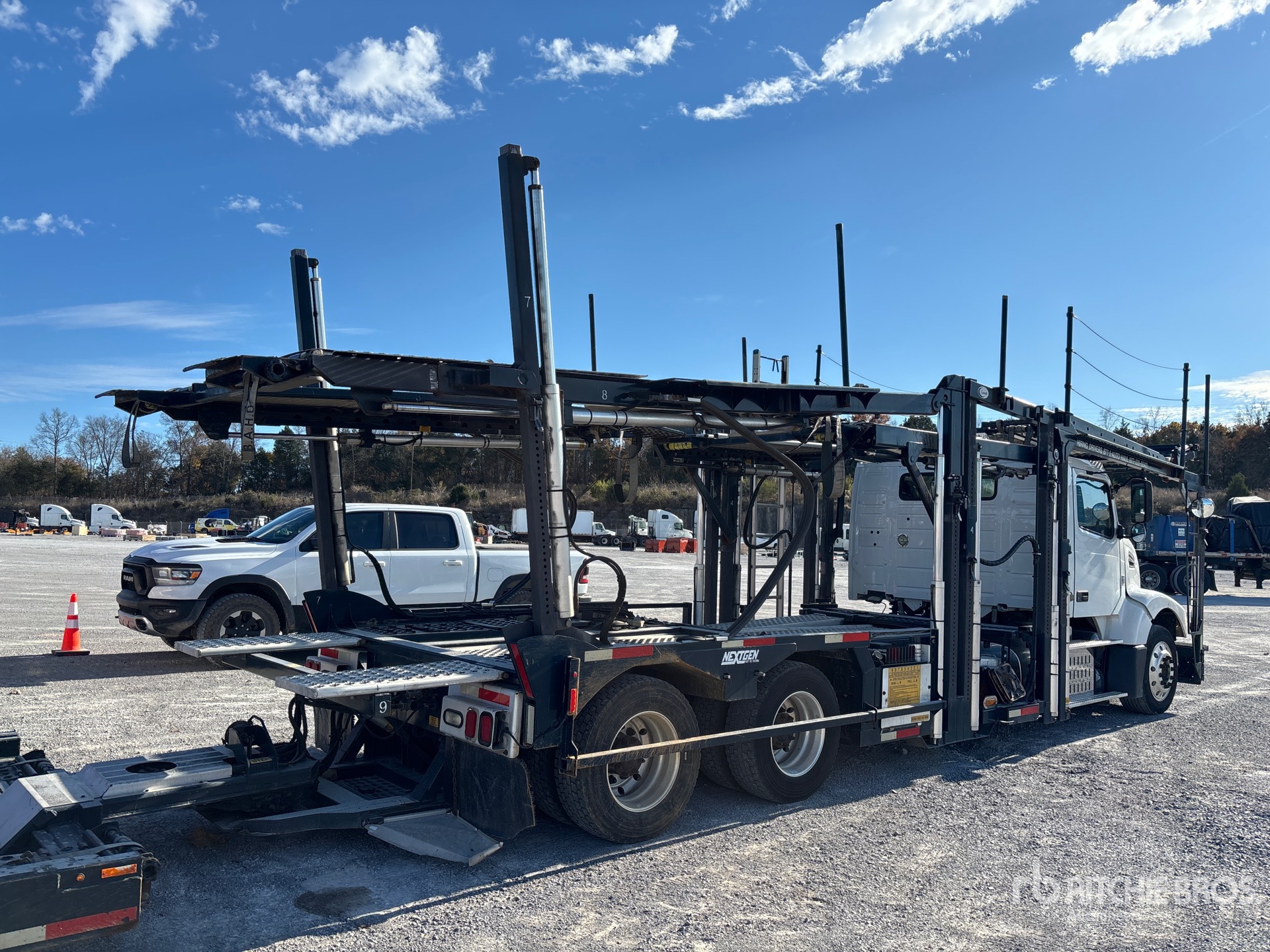 Aspect général with Image, coin arrière droit