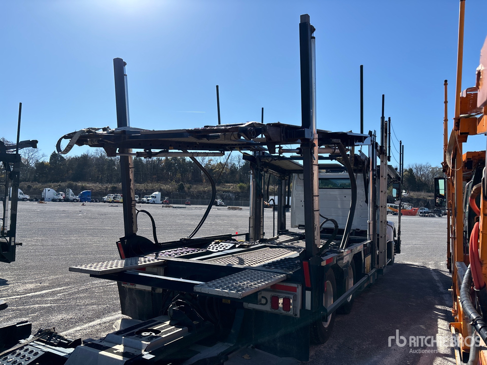 Aspect général with Image, coin arrière droit