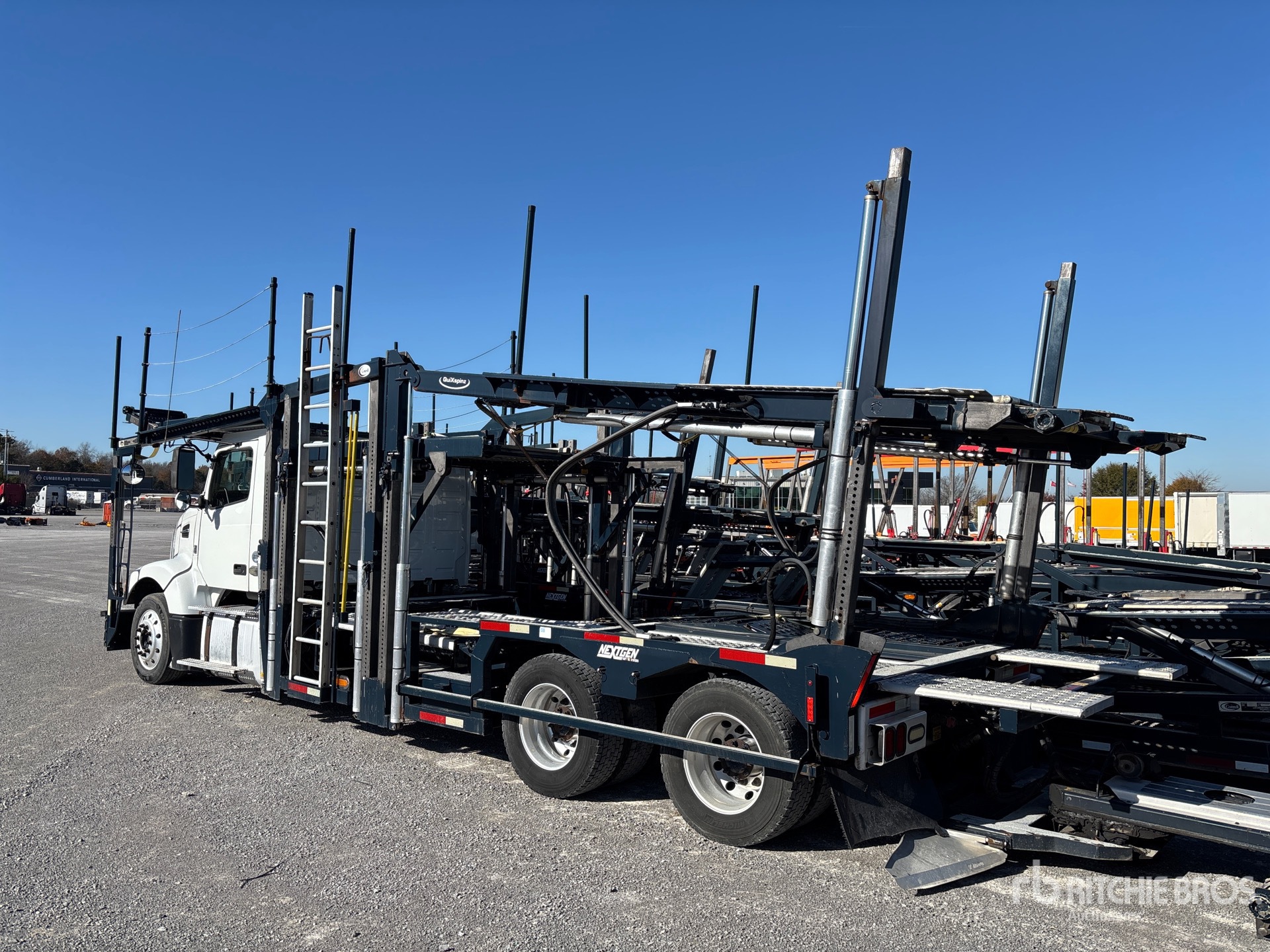 General Appearance with Bild, Ecke hinten links