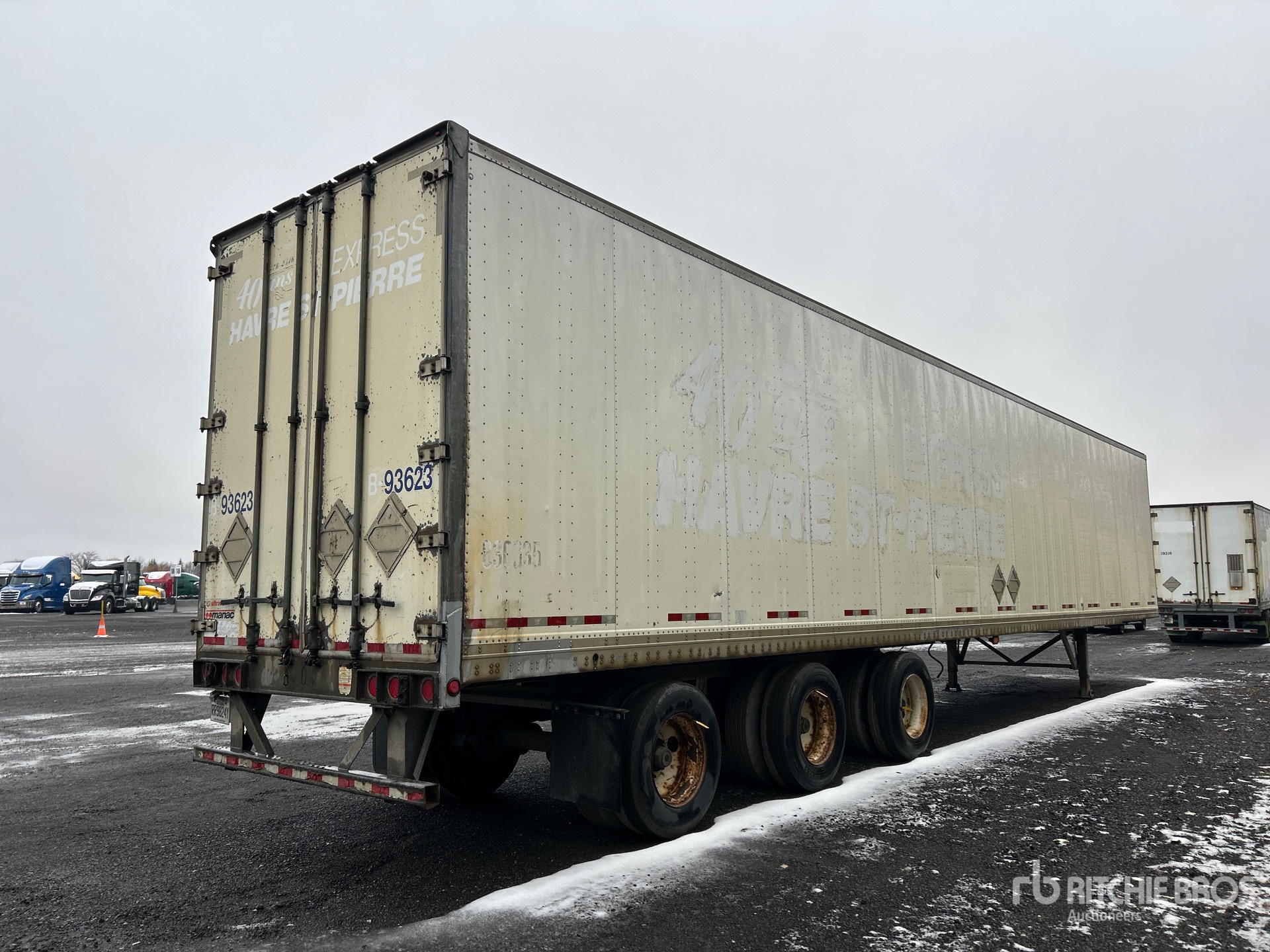 Aspect général with Image, coin arrière droit