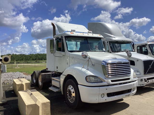 2011 Freightliner Columbia 120 6x4 T/A Day Cab Truck Tractor