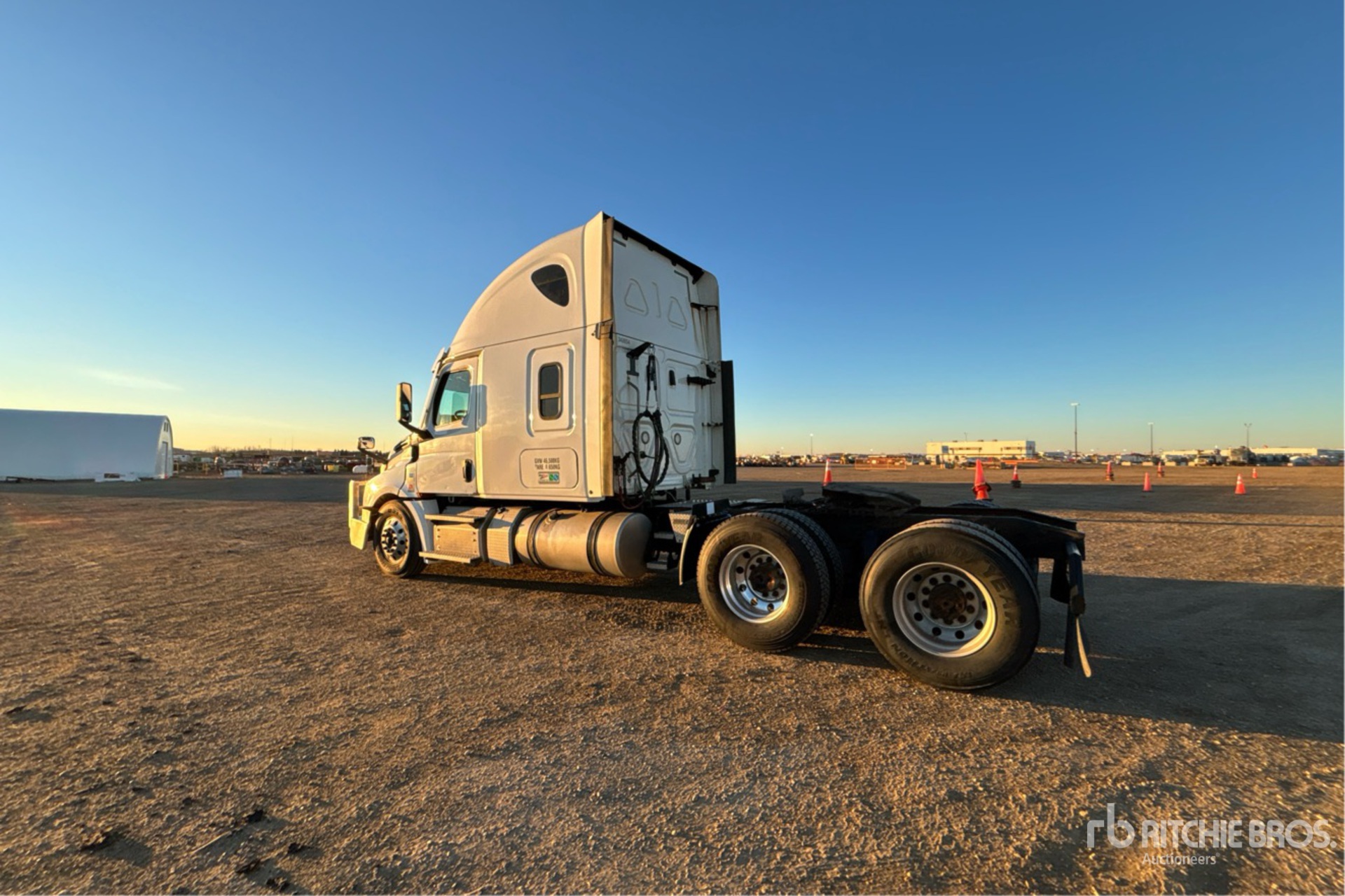 General Appearance with Bild, Ecke hinten links