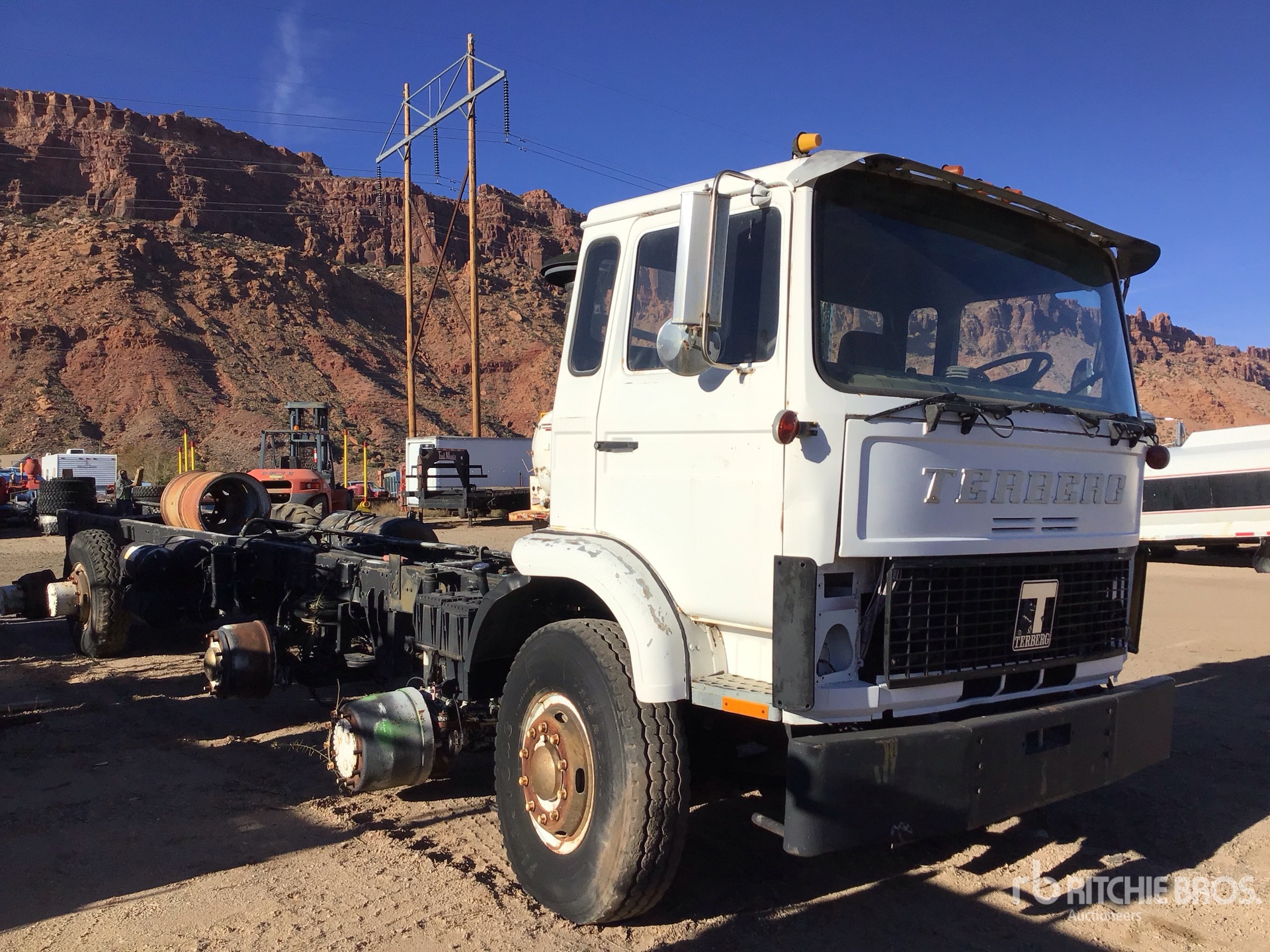 General Appearance with Bild, Ecke vorne rechts