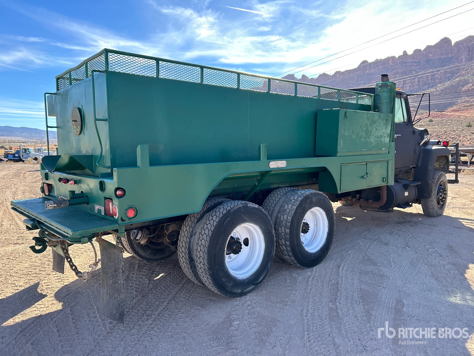 General Appearance with Bild, Ecke hinten rechts