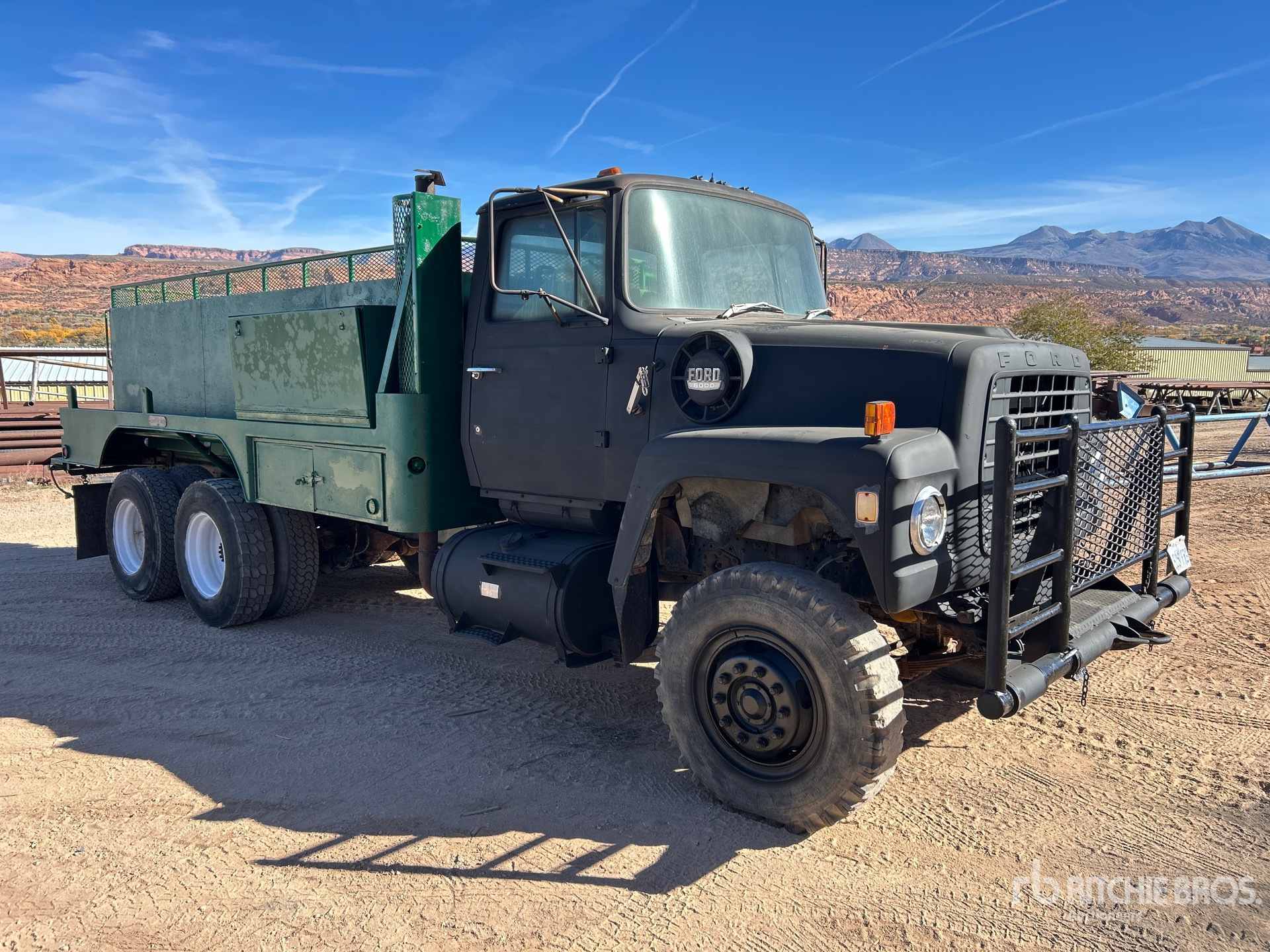 General Appearance with Bild, Ecke vorne rechts