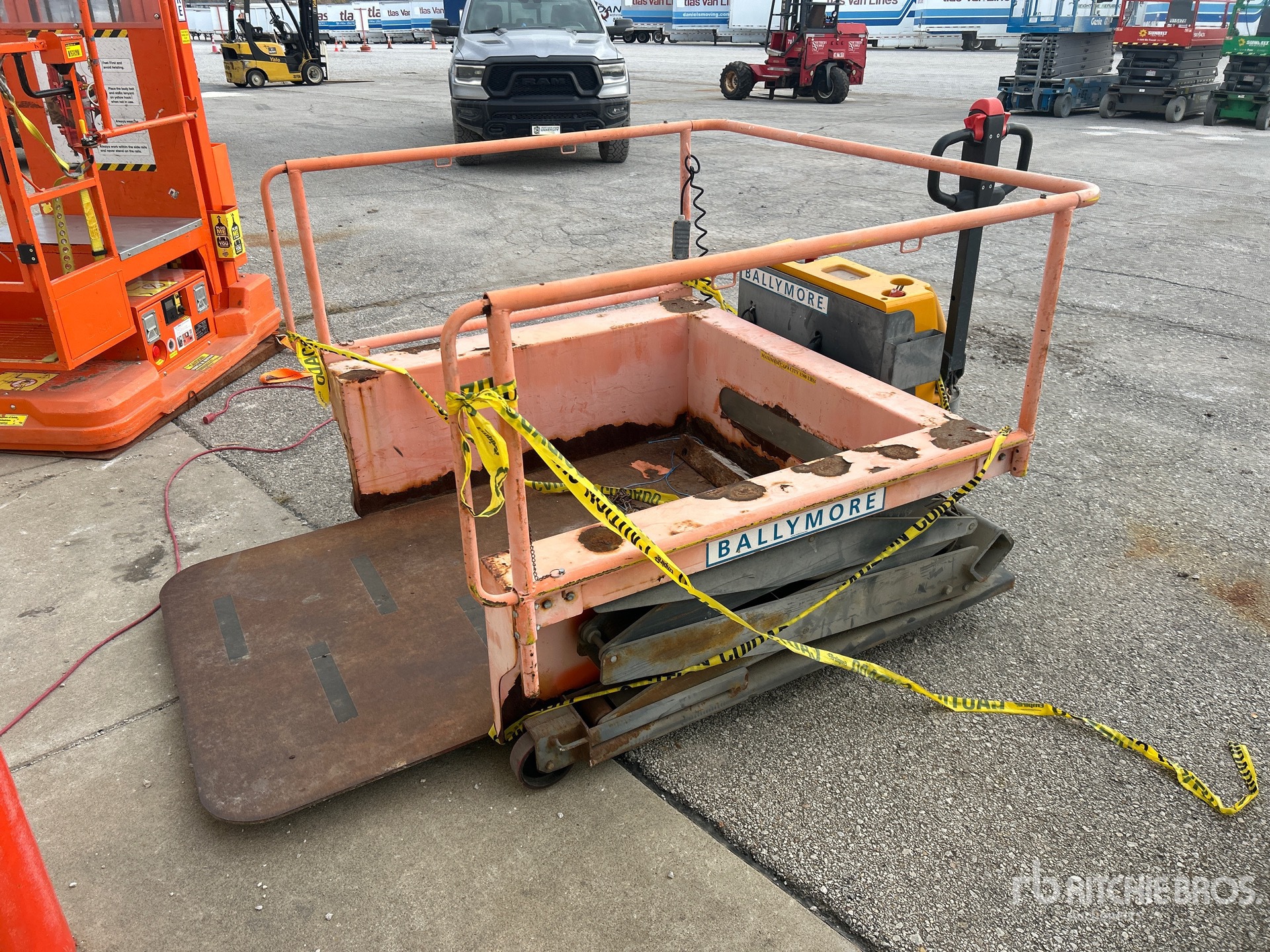 General Appearance with Bild, Ecke hinten rechts