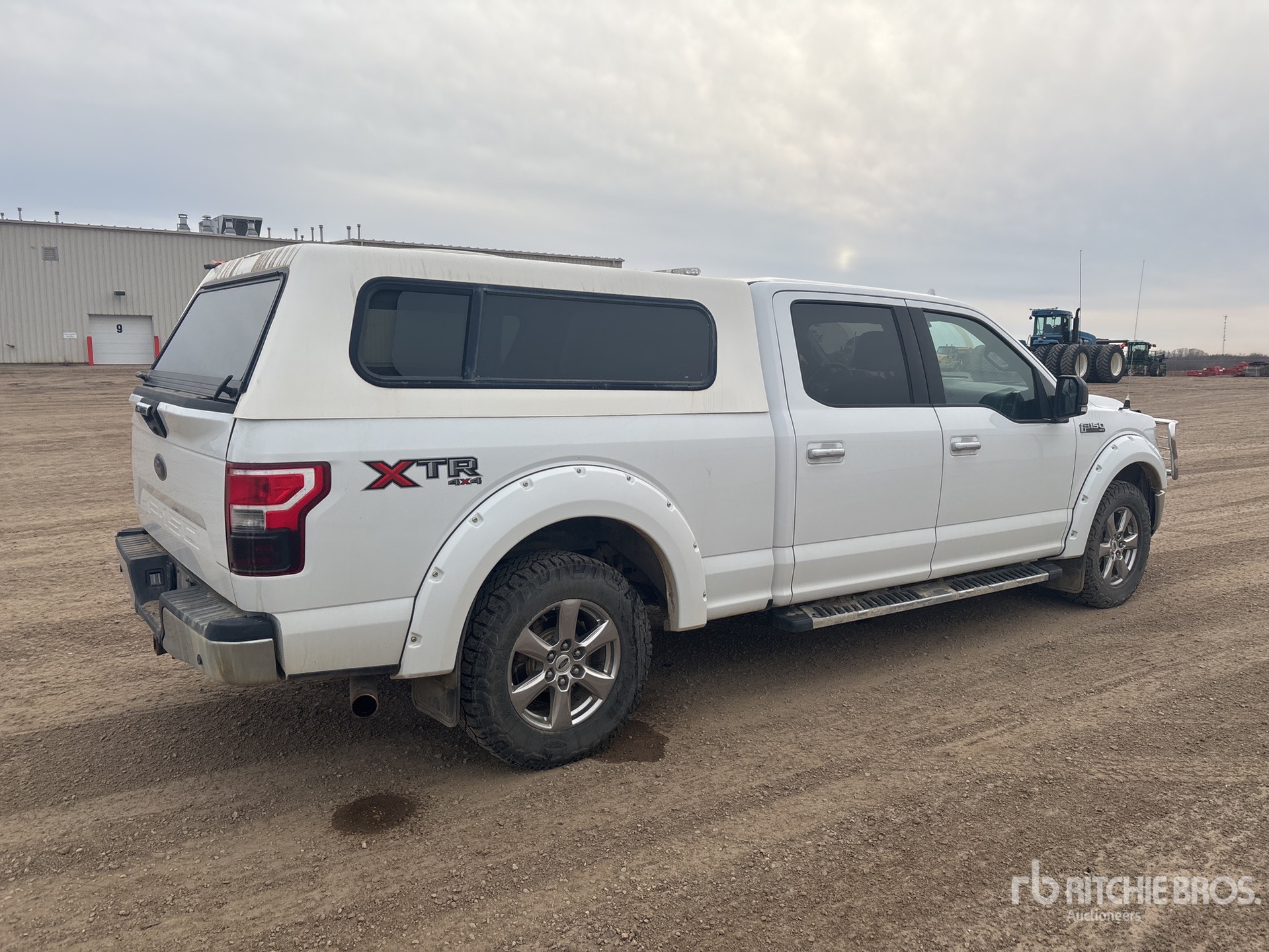 General Appearance with Foto, angolo anteriore sinistro