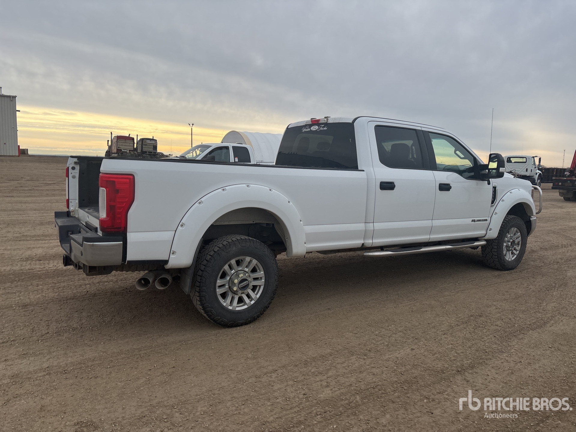 General Appearance with Foto, angolo anteriore sinistro