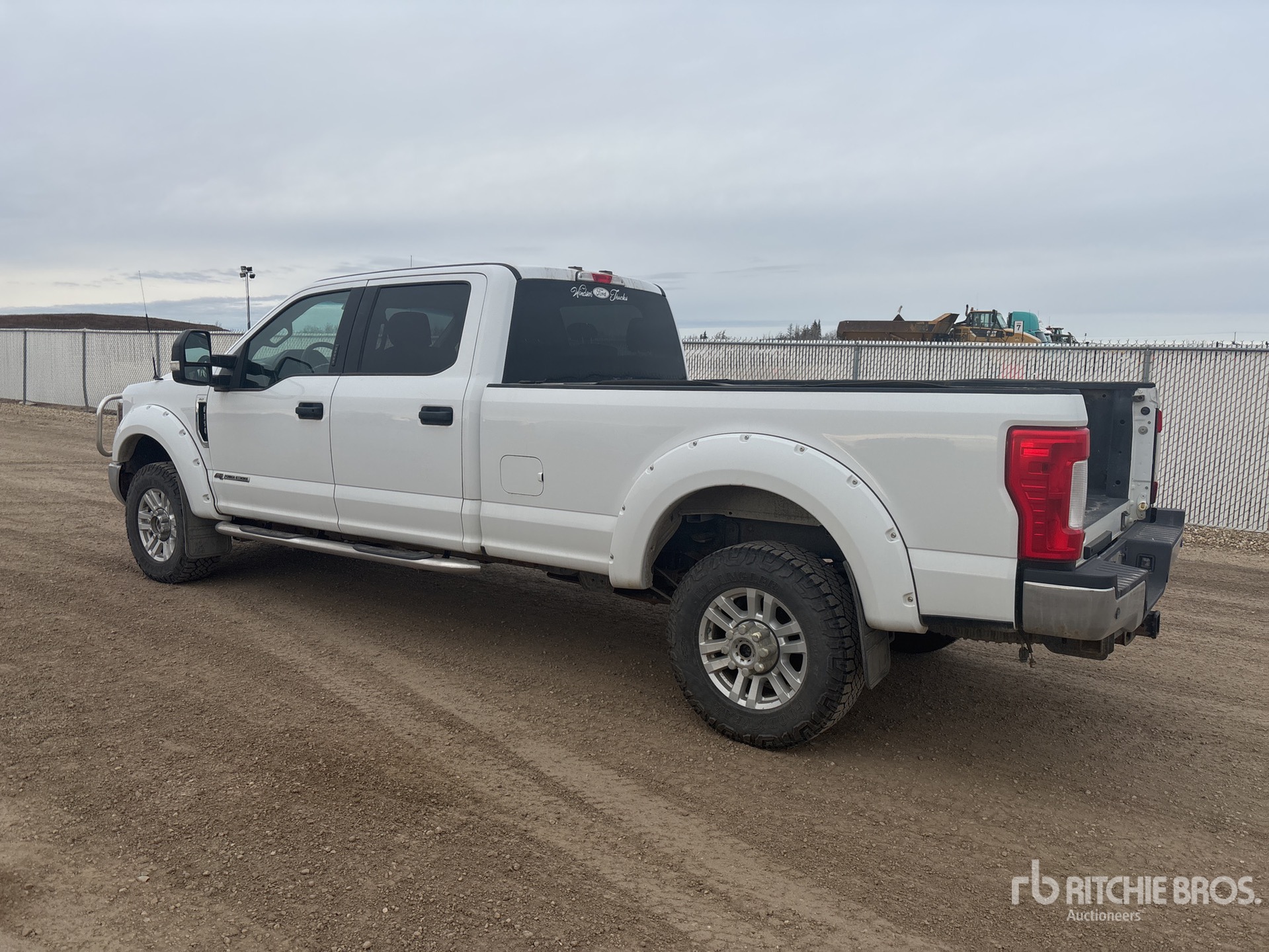 General Appearance with Foto, angolo posteriore sinistro