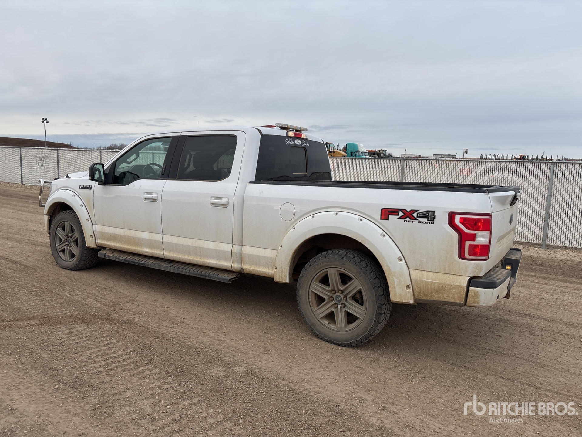 General Appearance with Foto, angolo posteriore sinistro