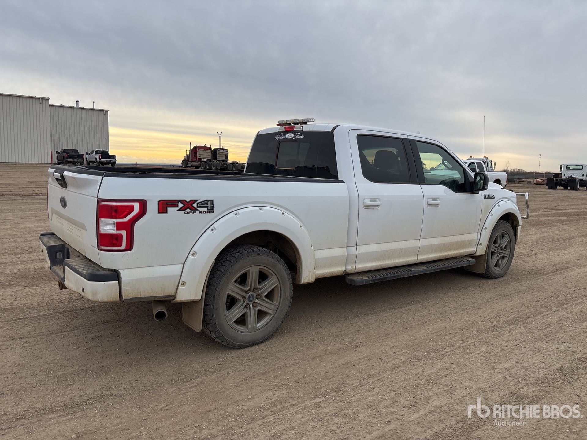 General Appearance with Foto, angolo anteriore sinistro