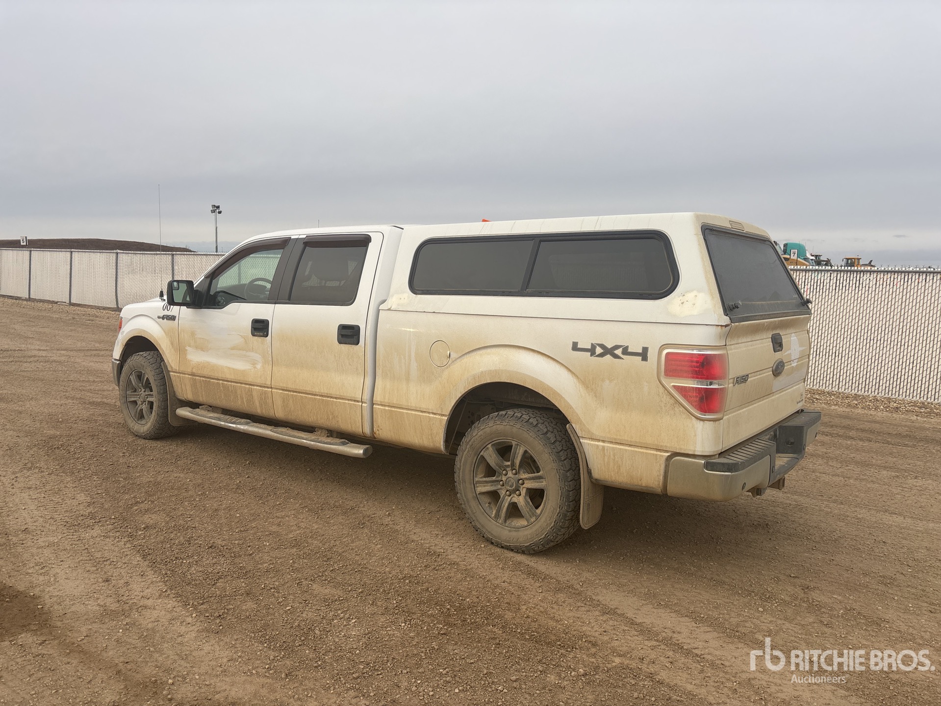 General Appearance with Foto, angolo posteriore sinistro