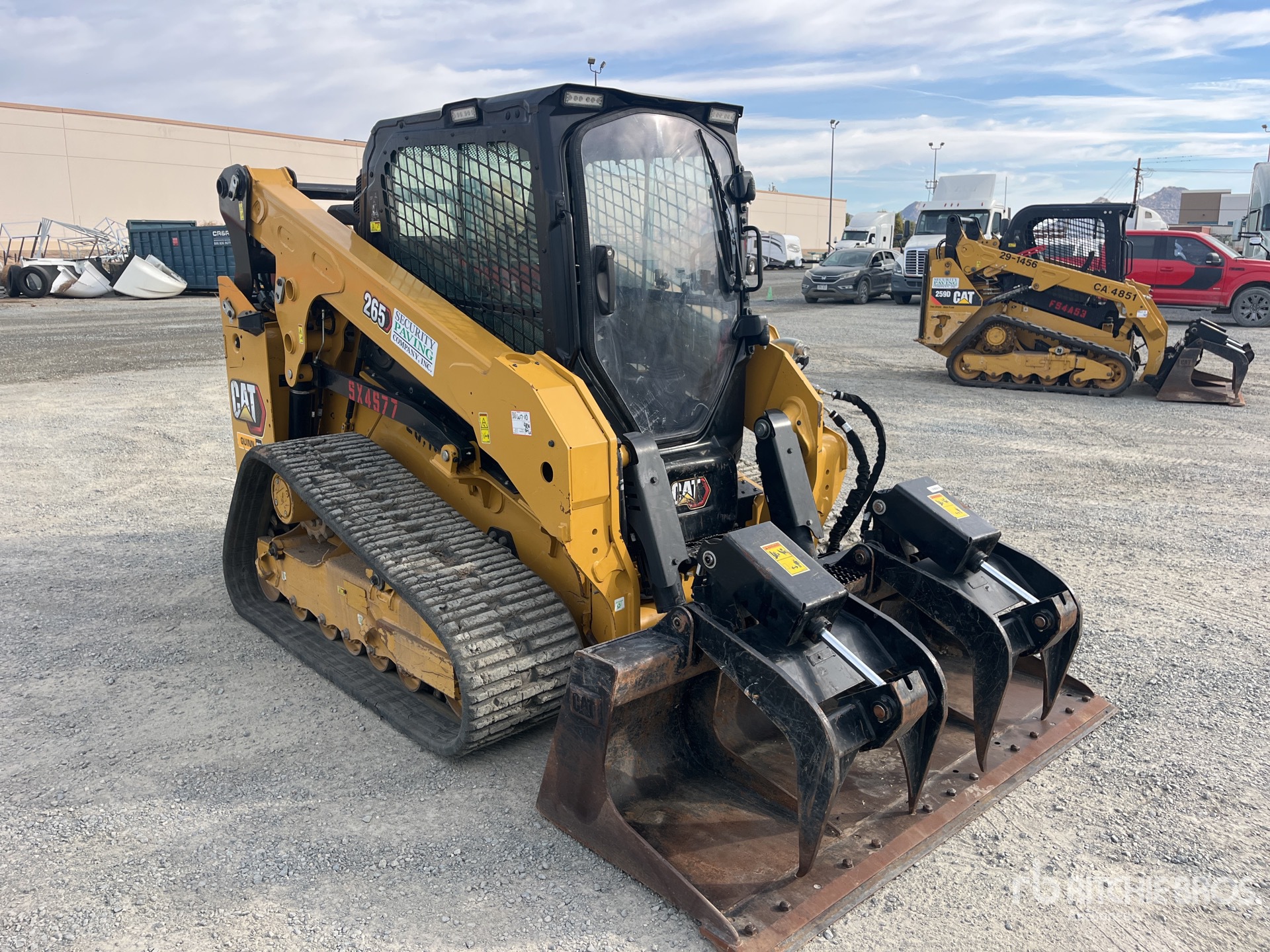 General Appearance with Picture, Right Front Corner