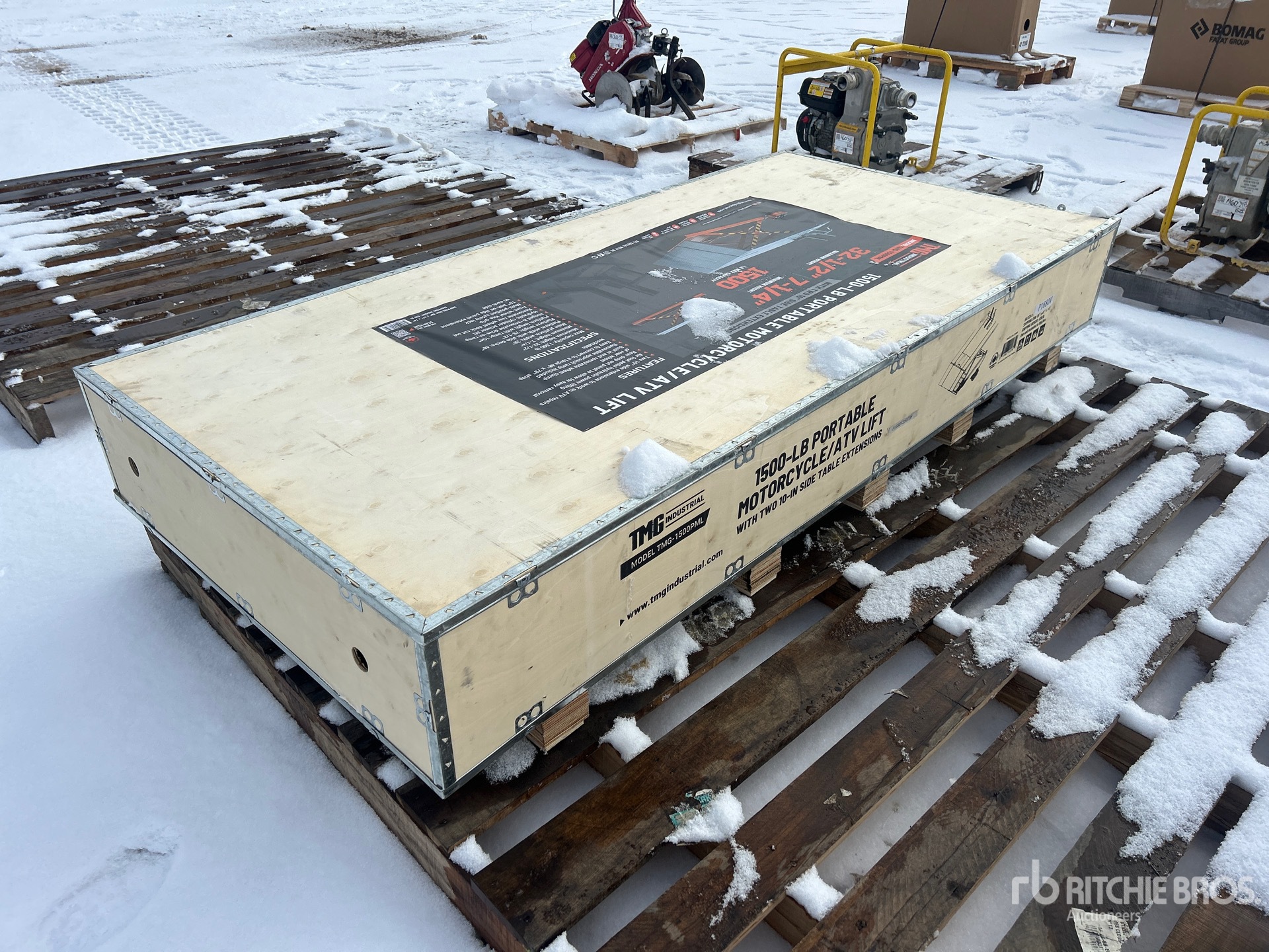 General Appearance with Picture, Right Front Corner