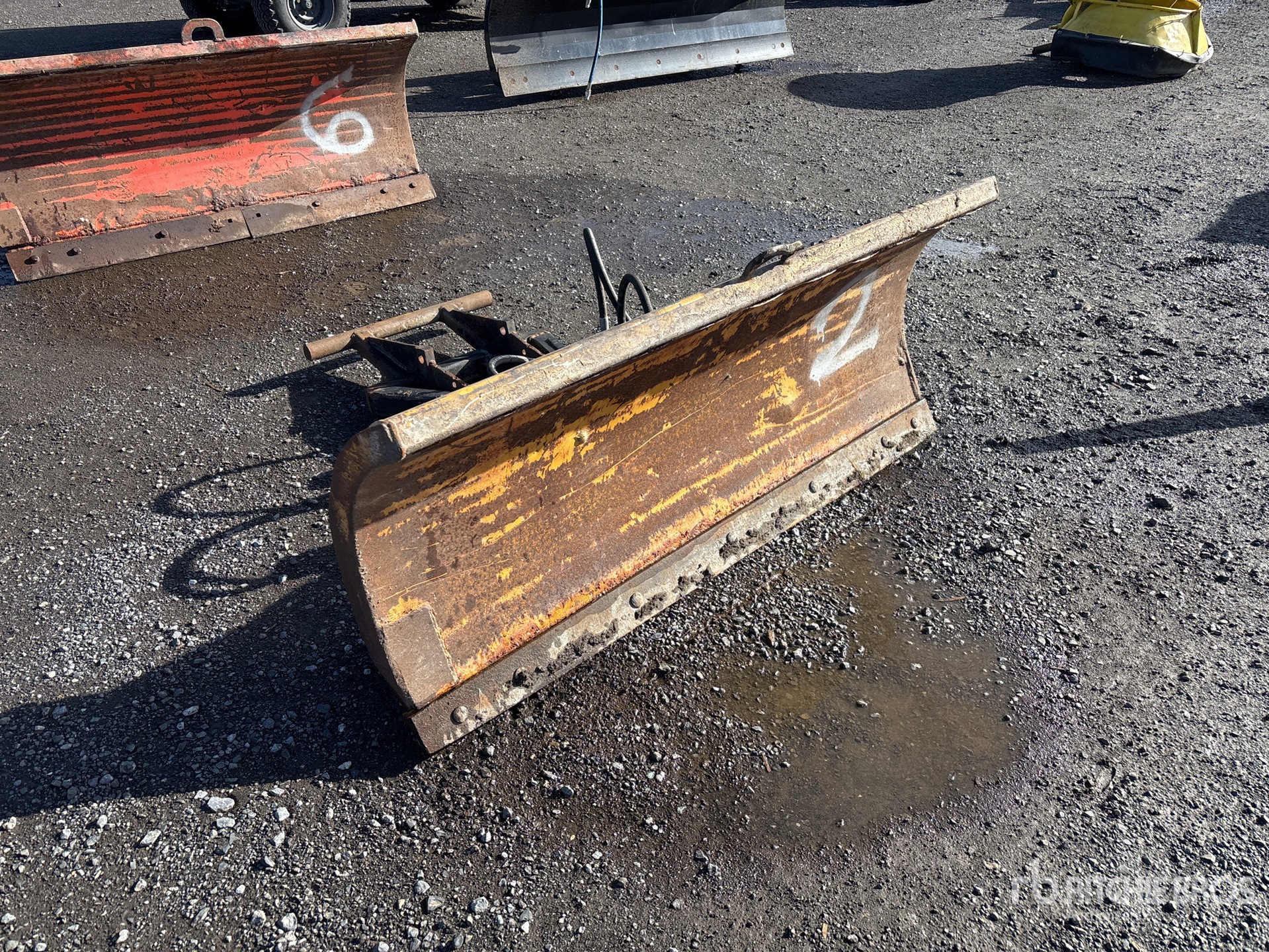 General Appearance with Bild, Ecke vorne rechts