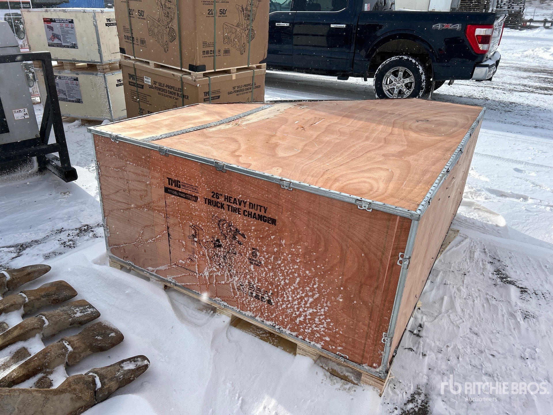 General Appearance with Picture, Right Rear Corner