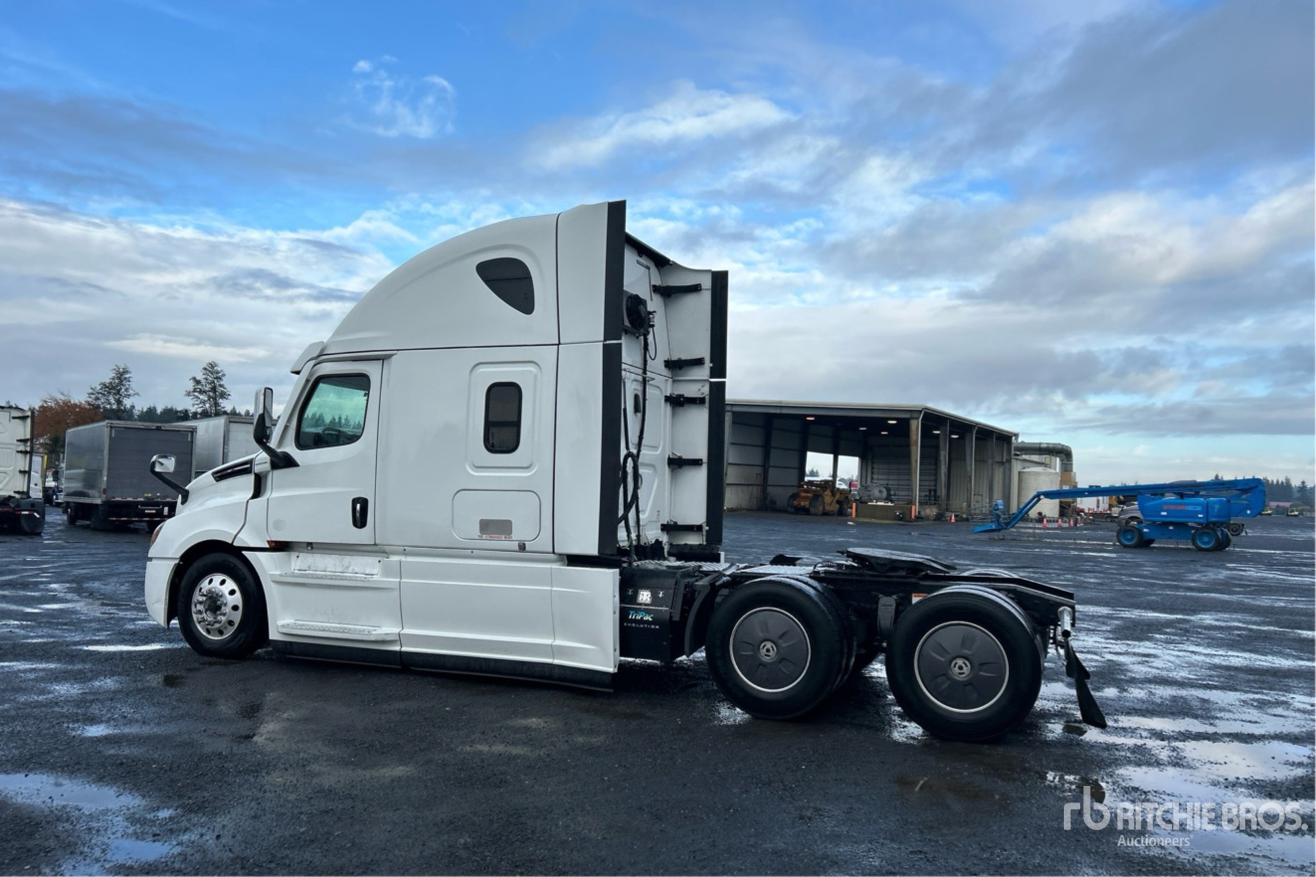 General Appearance with Foto, angolo posteriore sinistro