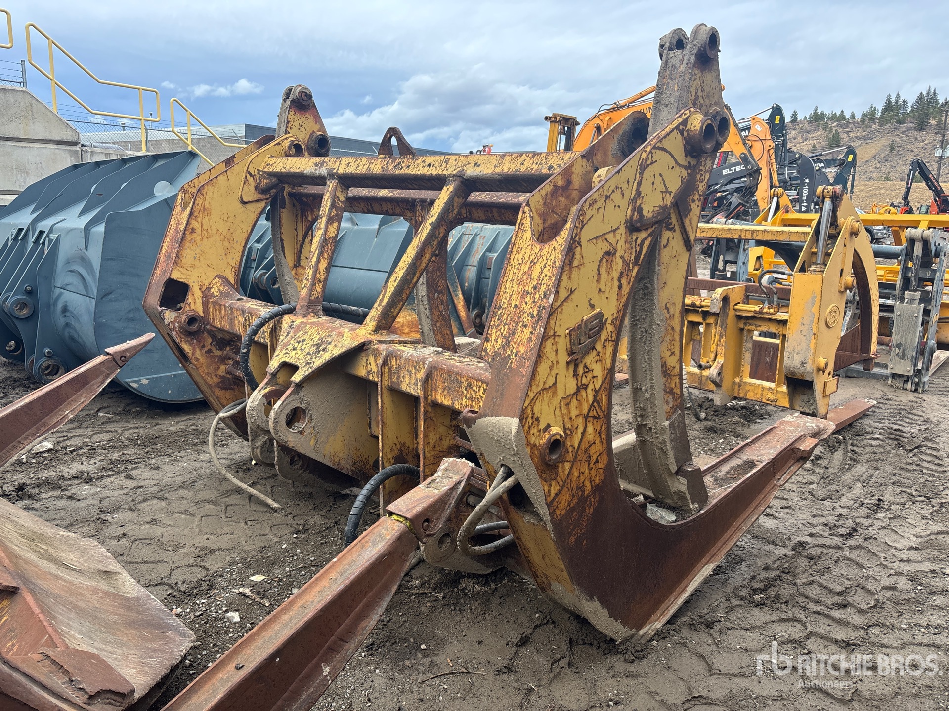 Aspect général with Image, coin arrière droit