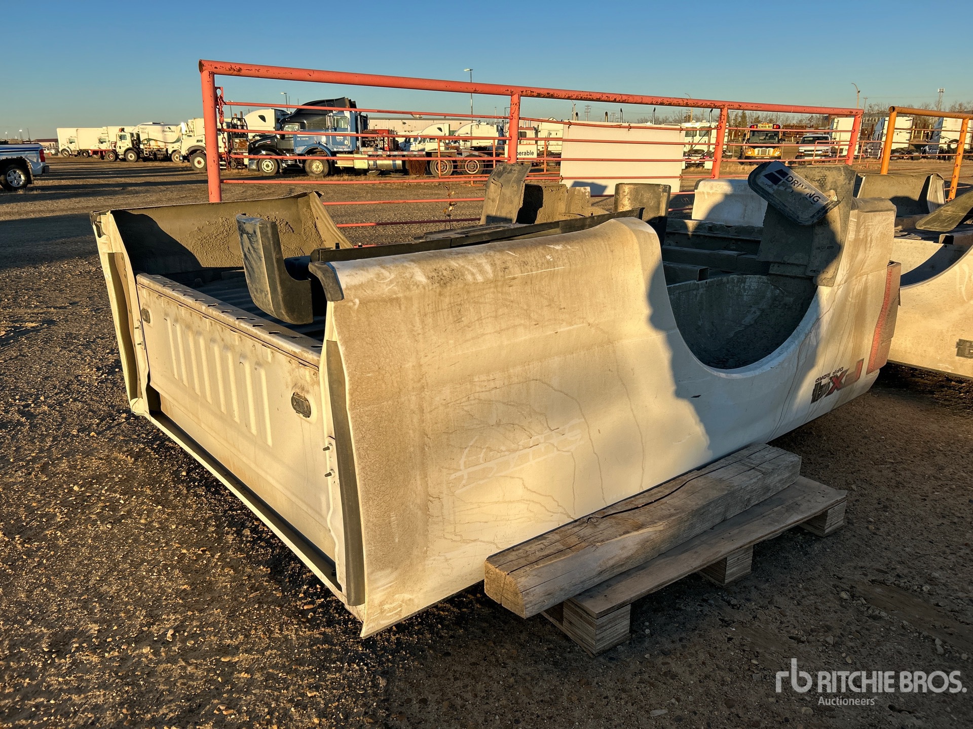 General Appearance with Bild, Ecke vorne links