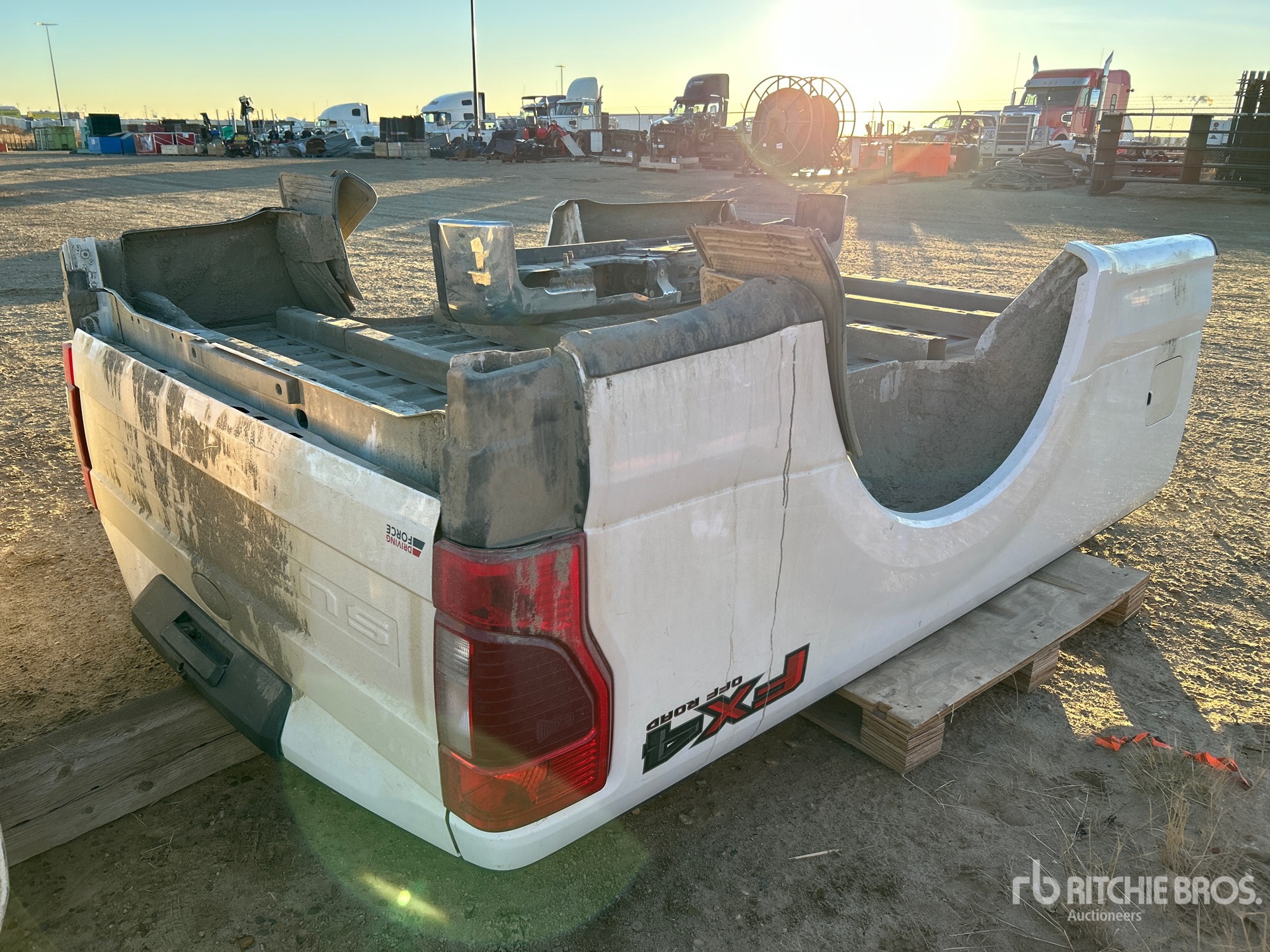 General Appearance with Bild, Ecke hinten rechts