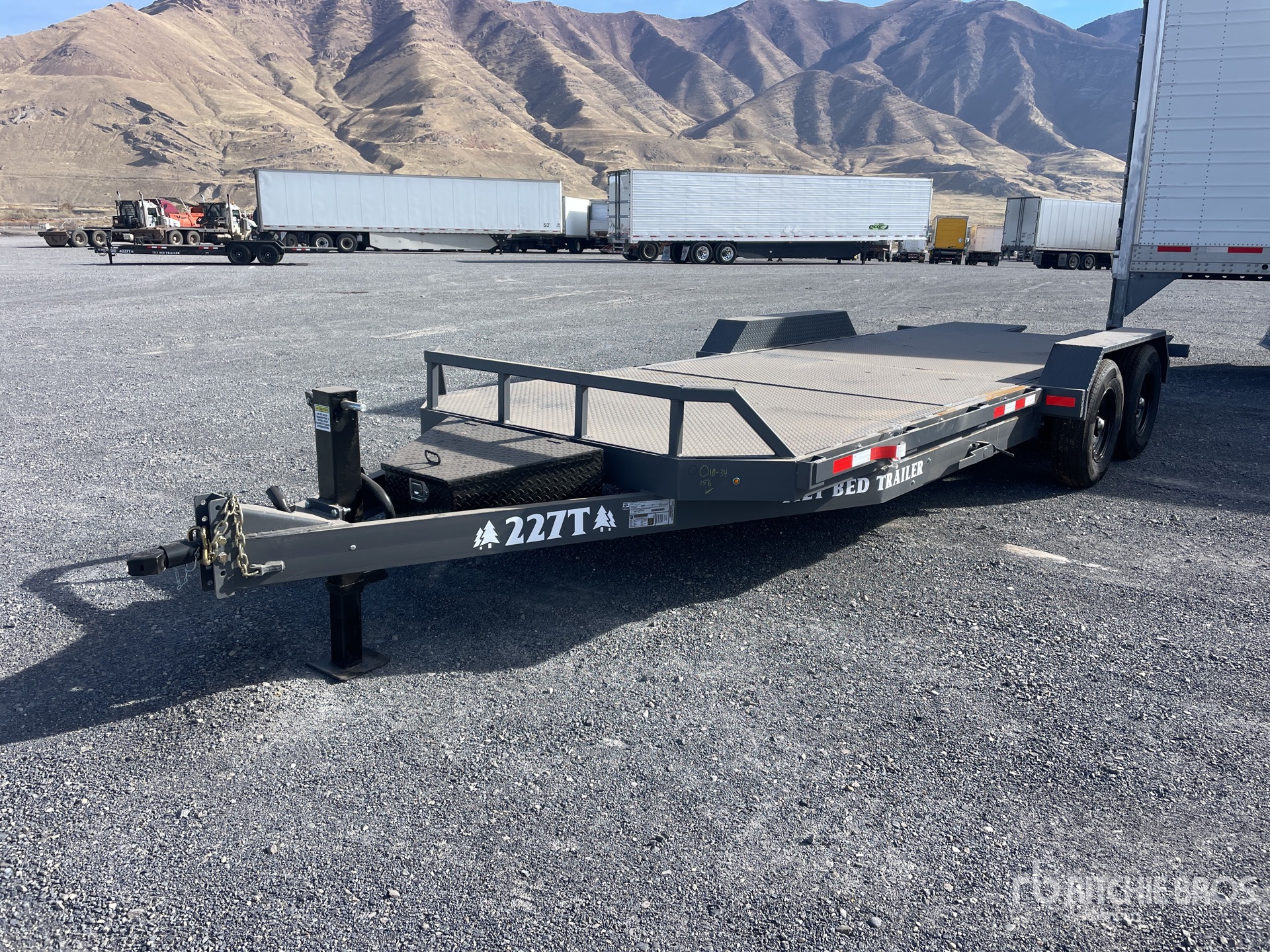 General Appearance with Bild, Ecke vorne links