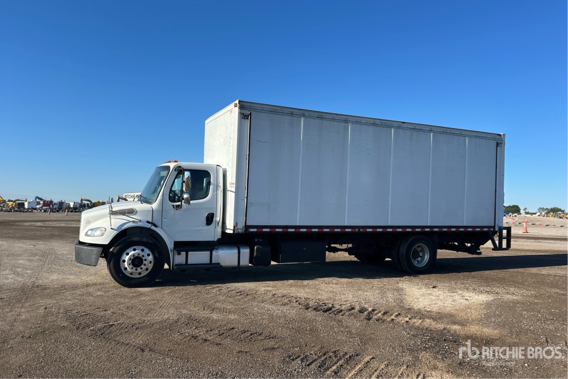 General Appearance with Bild, Ecke vorne links