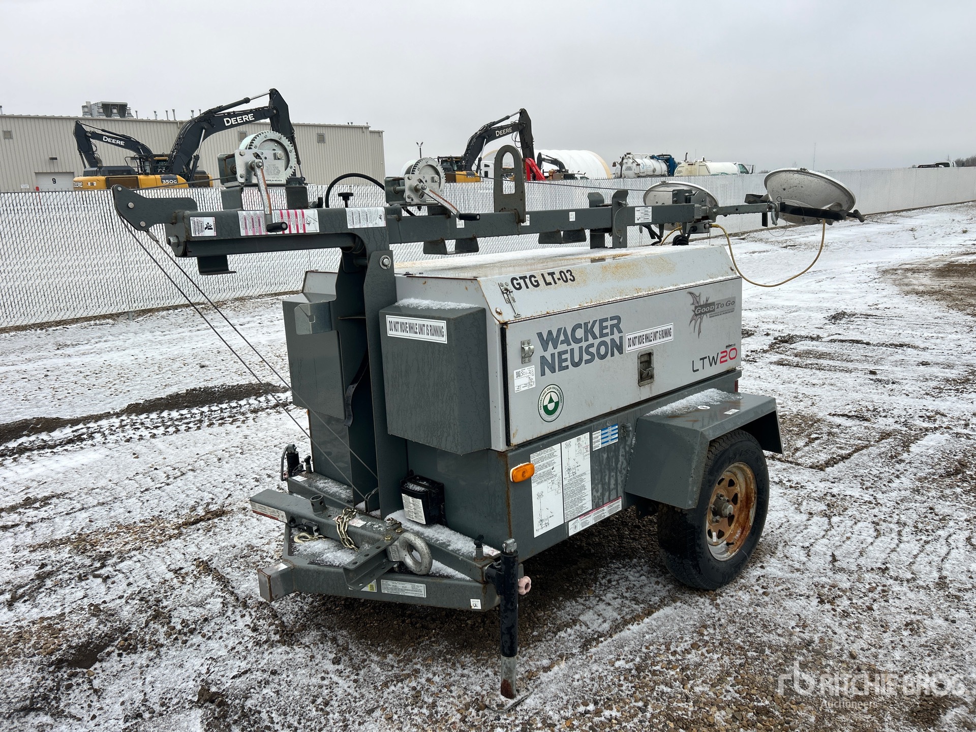 General Appearance with Bild, Ecke vorne links