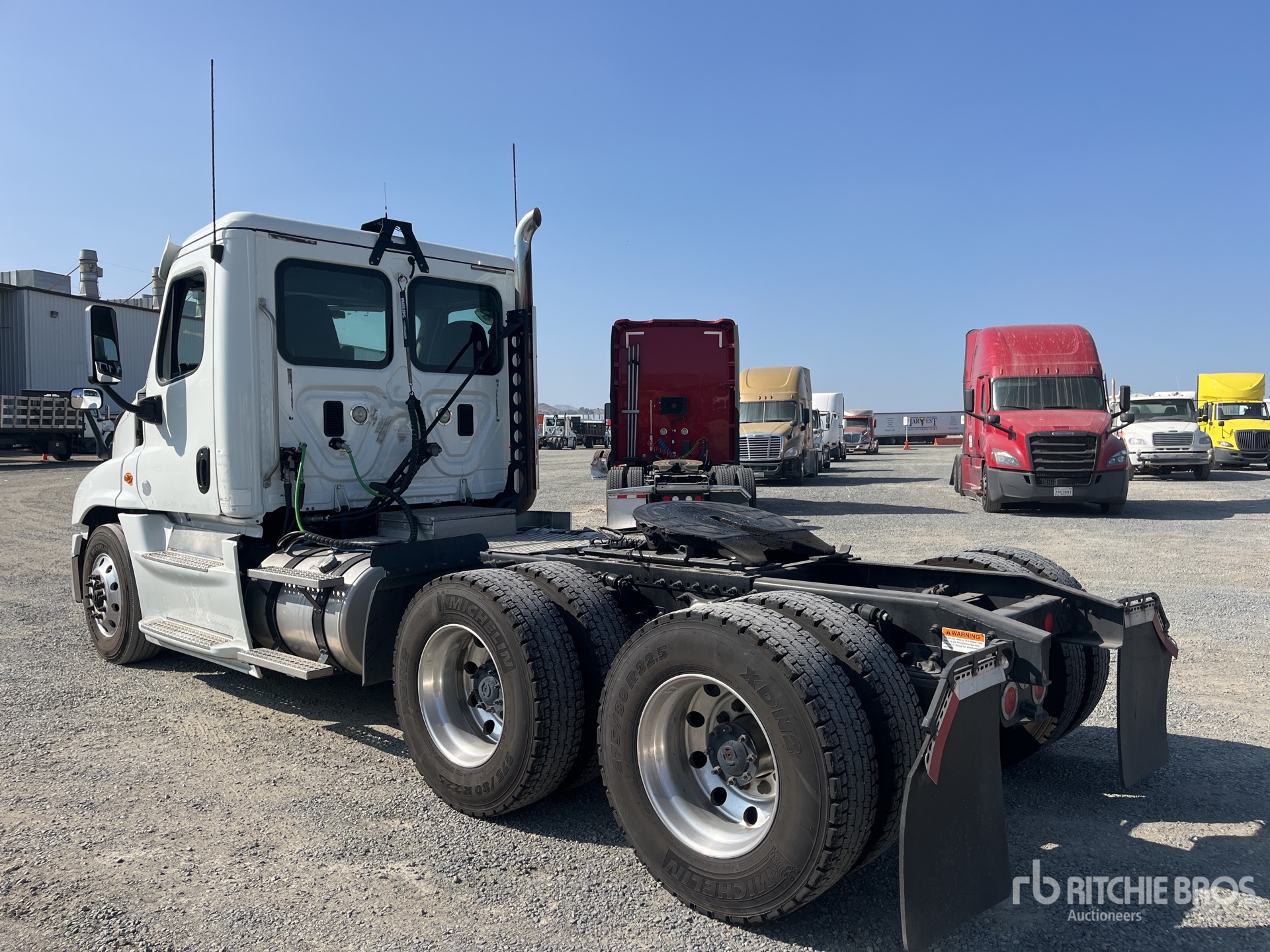 General Appearance with Foto, angolo posteriore sinistro