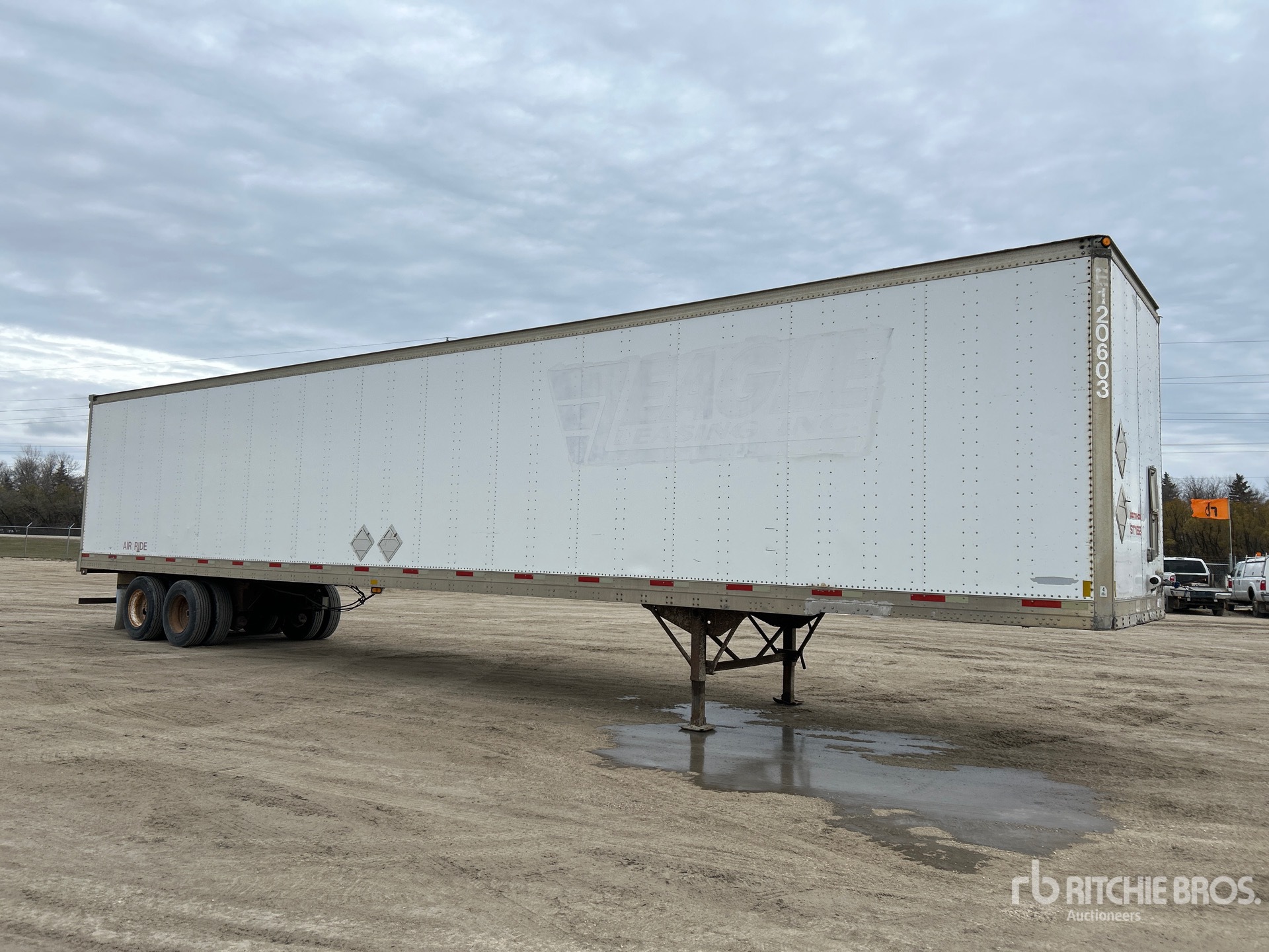 General Appearance with Bild, Ecke vorne rechts