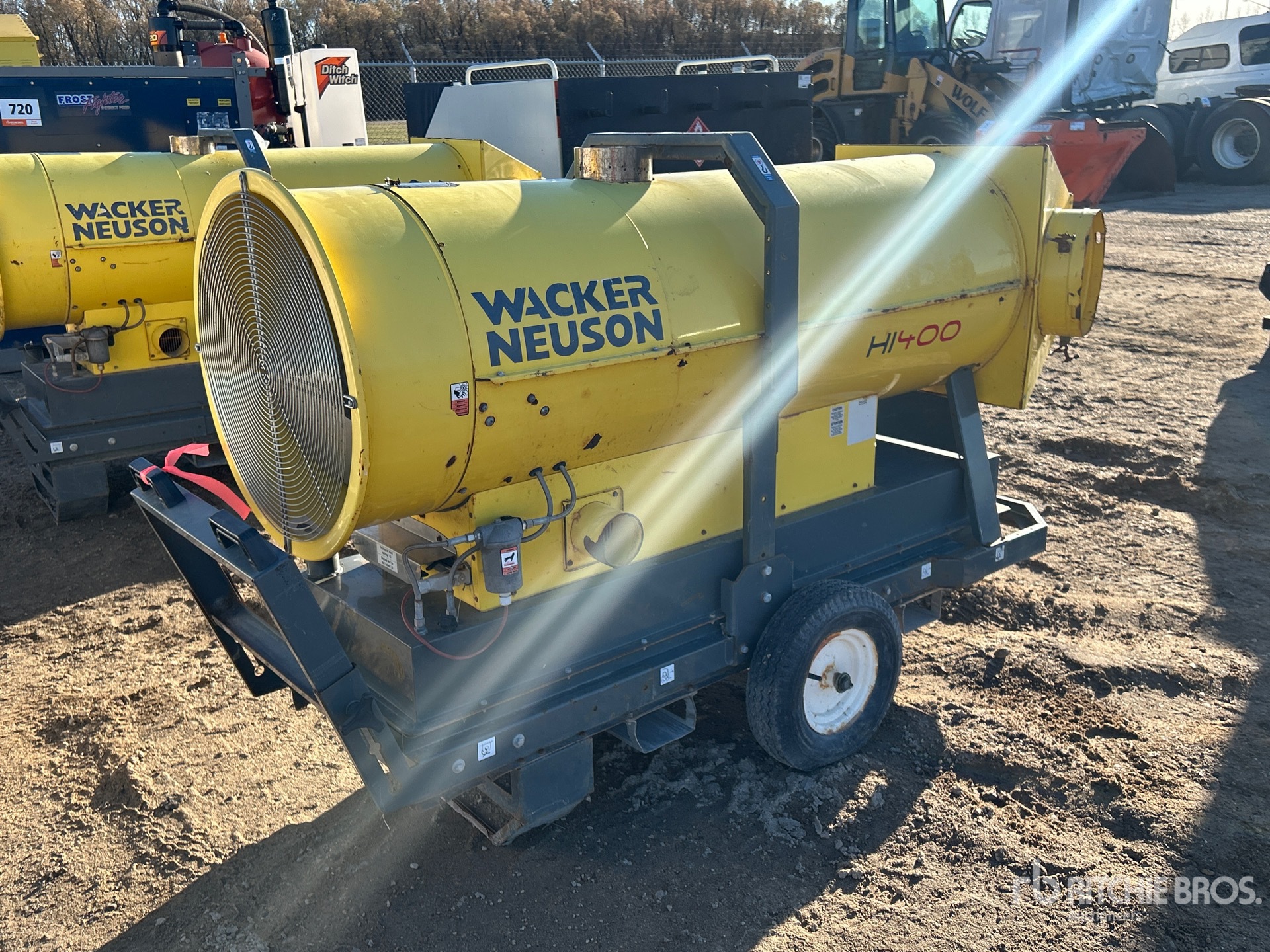 Aspect général with Image, coin arrière droit