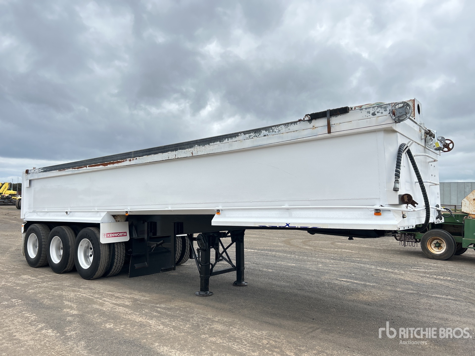 General Appearance with Foto, angolo anteriore sinistro