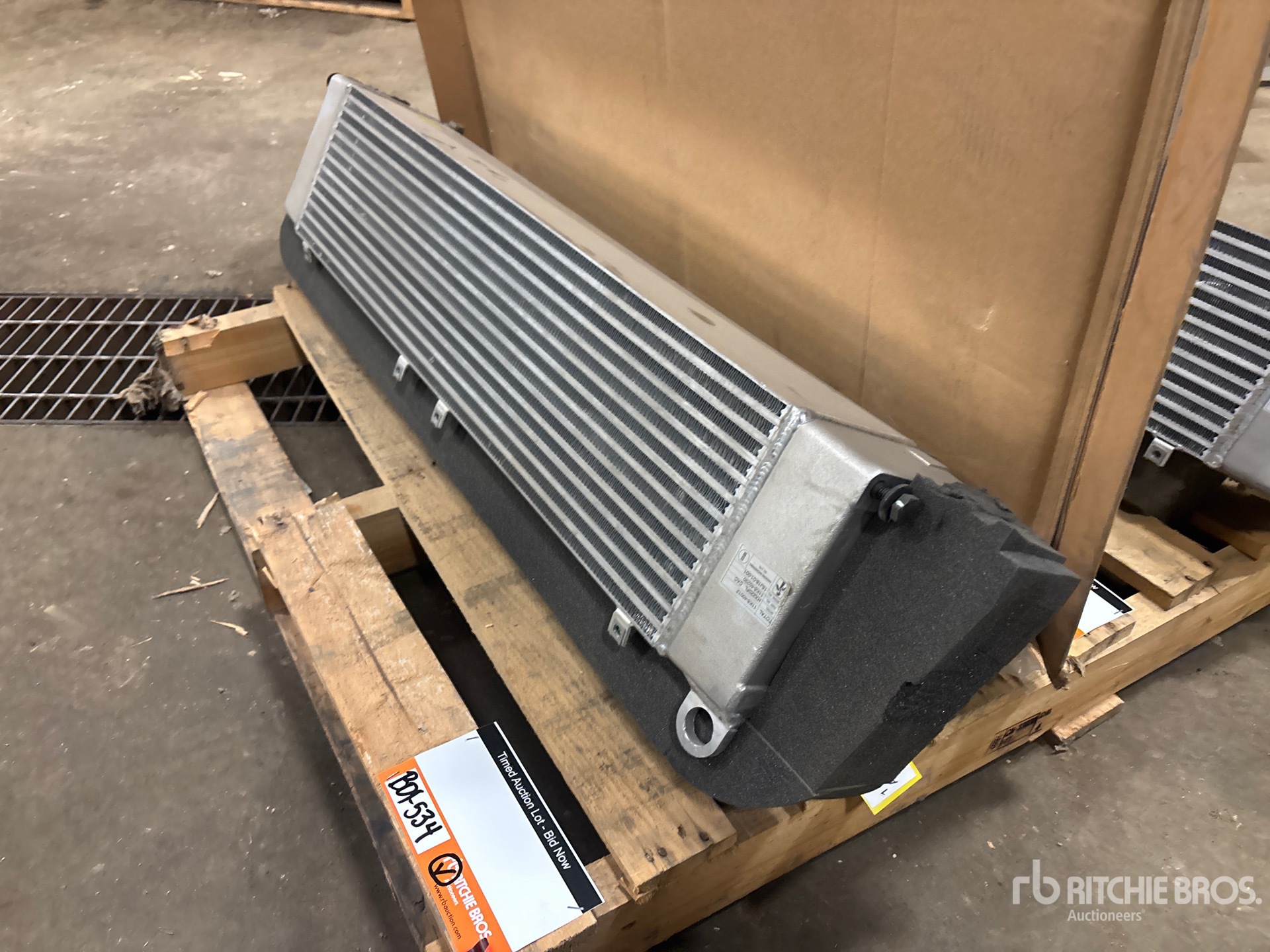 General Appearance with Foto, angolo anteriore sinistro