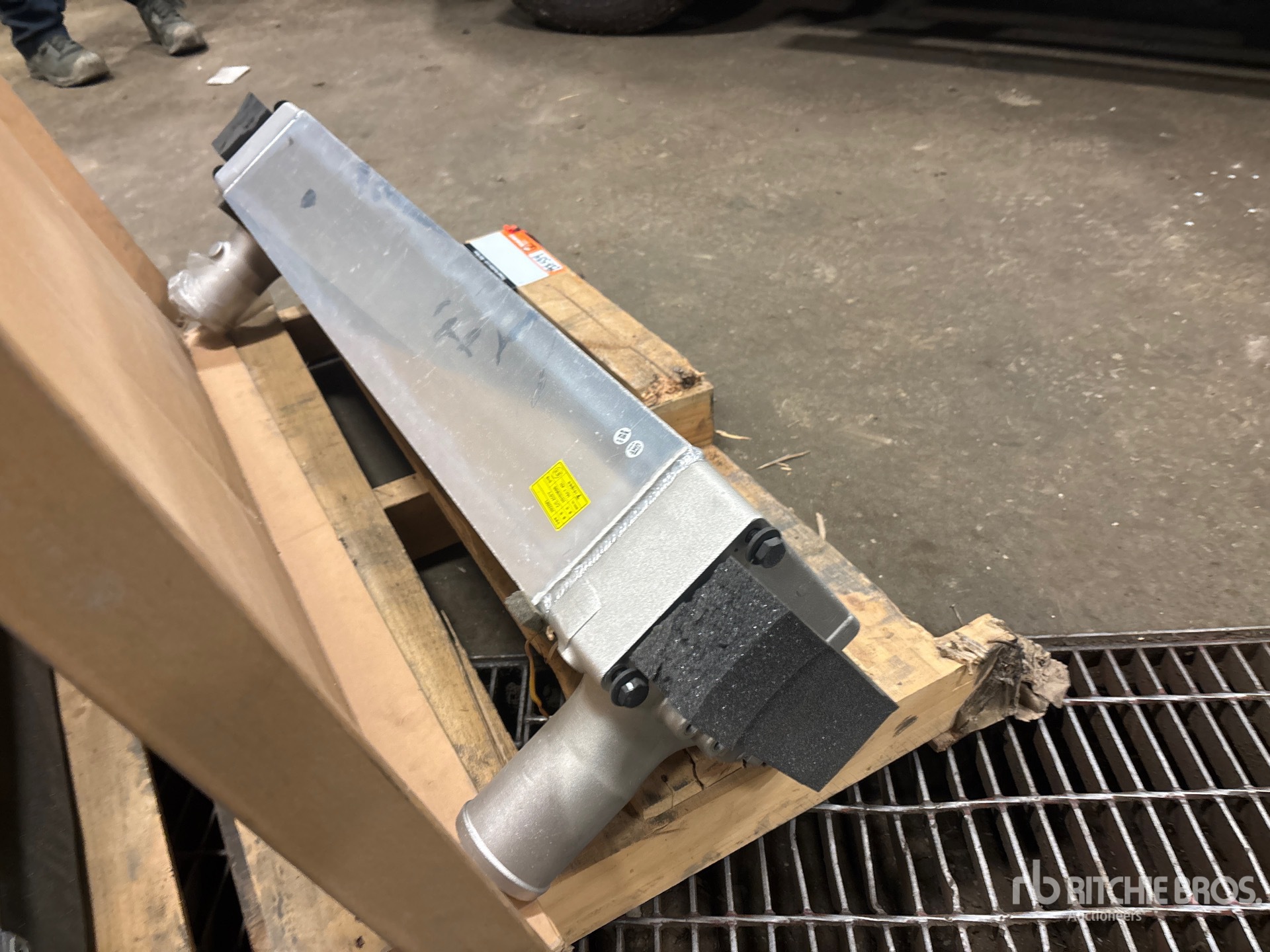 General Appearance with Foto, angolo anteriore sinistro