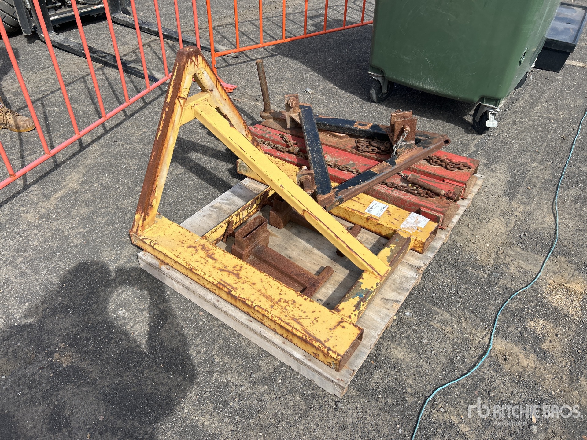 General Appearance with Picture, Right Front Corner