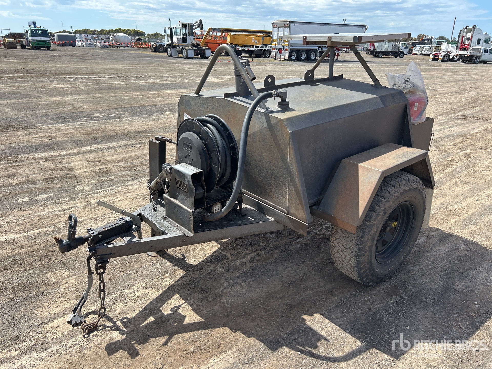 General Appearance with Picture, Right Front Corner