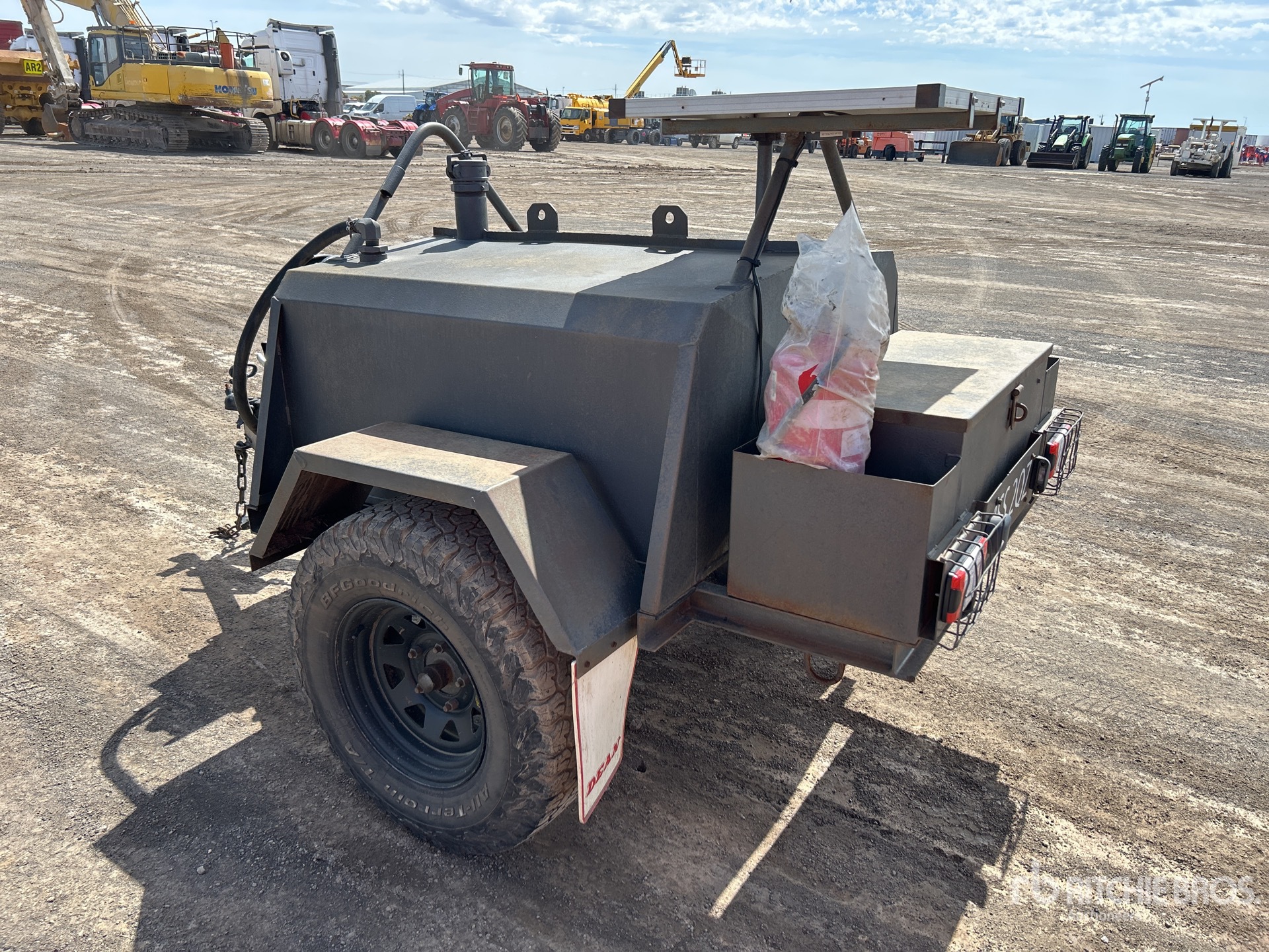 General Appearance with Picture, Right Rear Corner