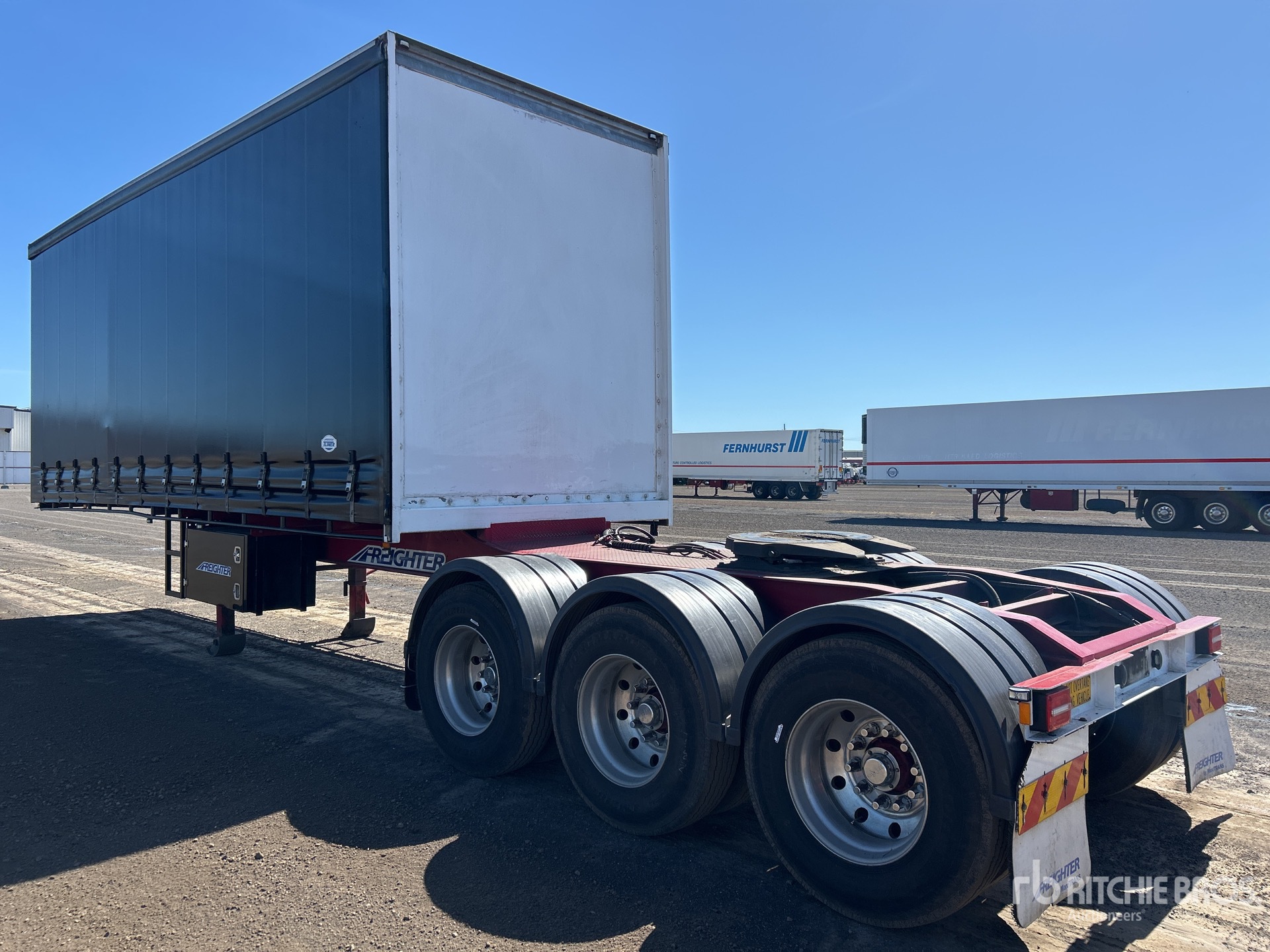 General Appearance with Foto, angolo anteriore sinistro