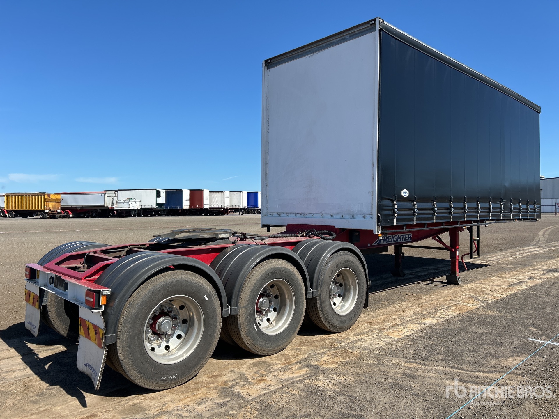 General Appearance with Foto, angolo posteriore sinistro