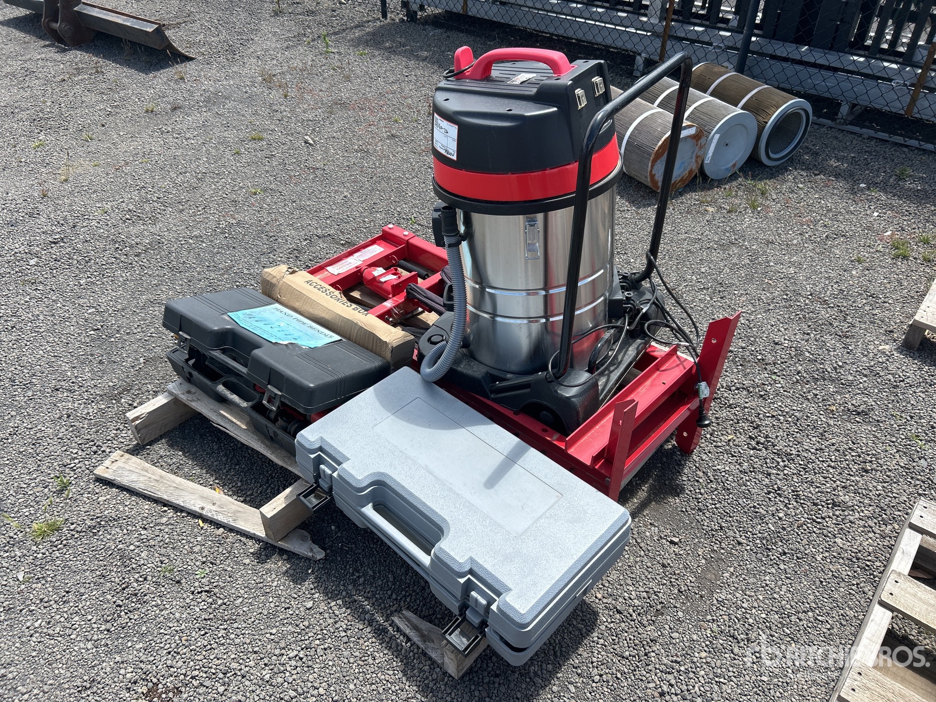 General Appearance with Picture, Left Front Corner