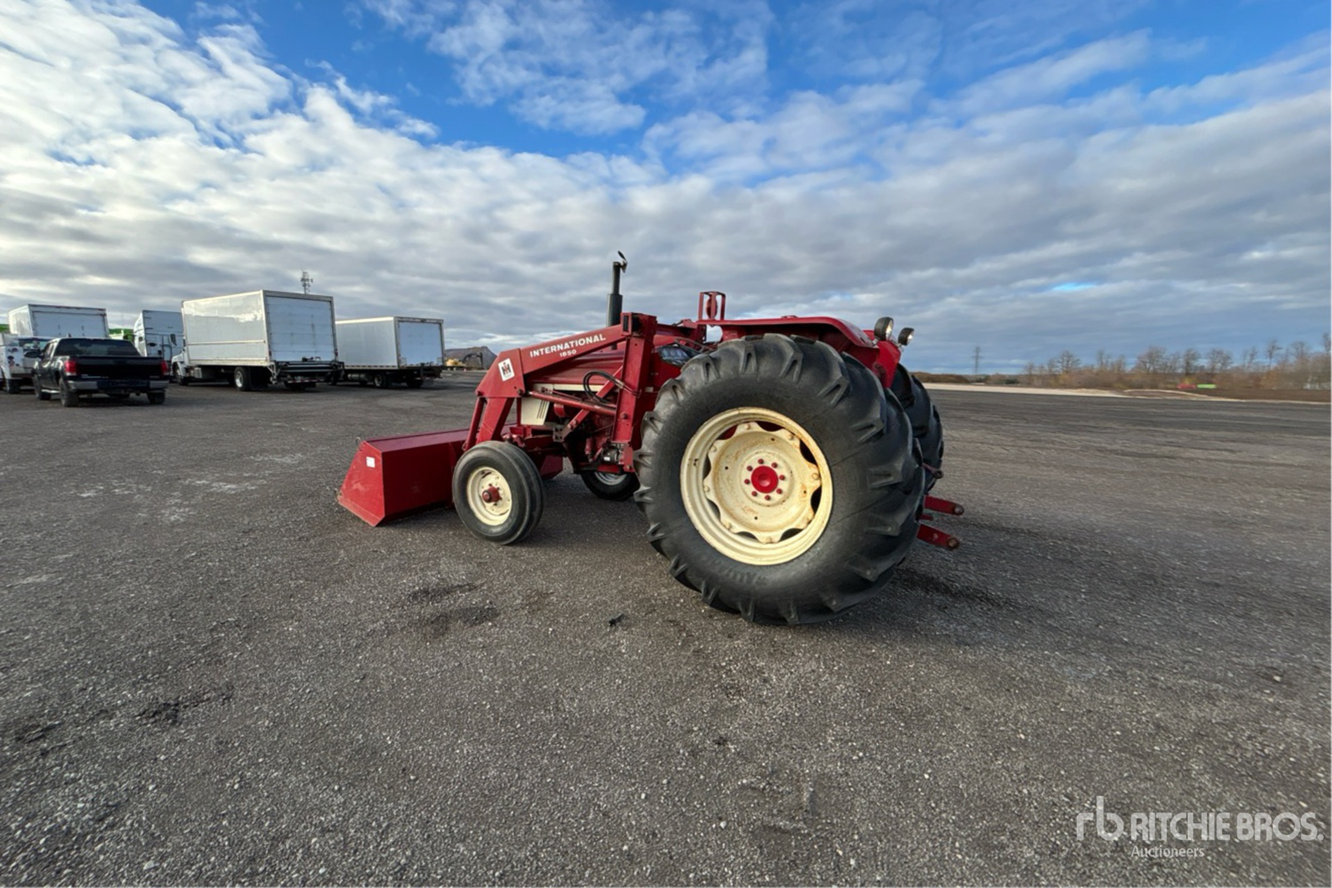 General Appearance with Bild, Ecke hinten links