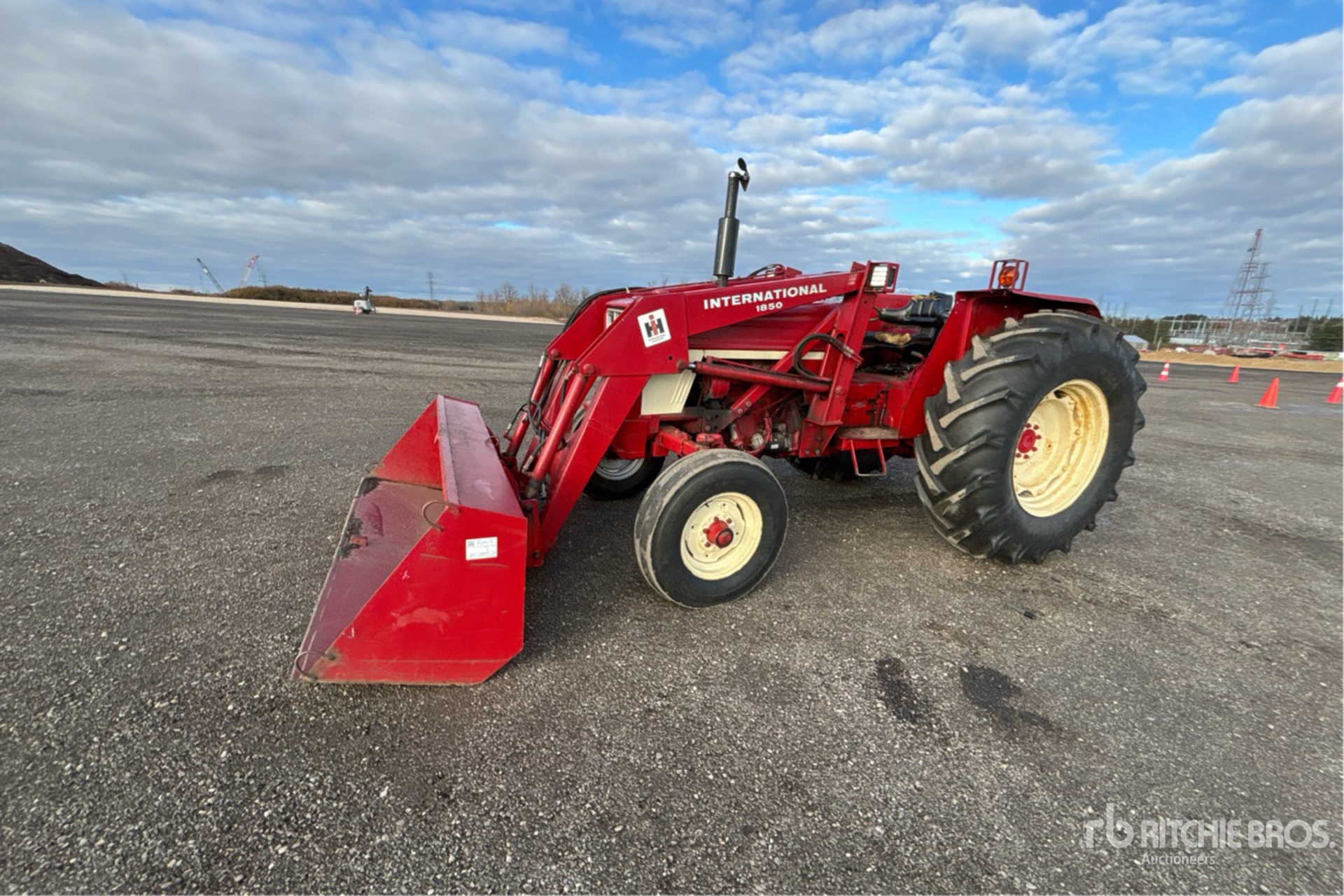 General Appearance with Bild, Ecke vorne links