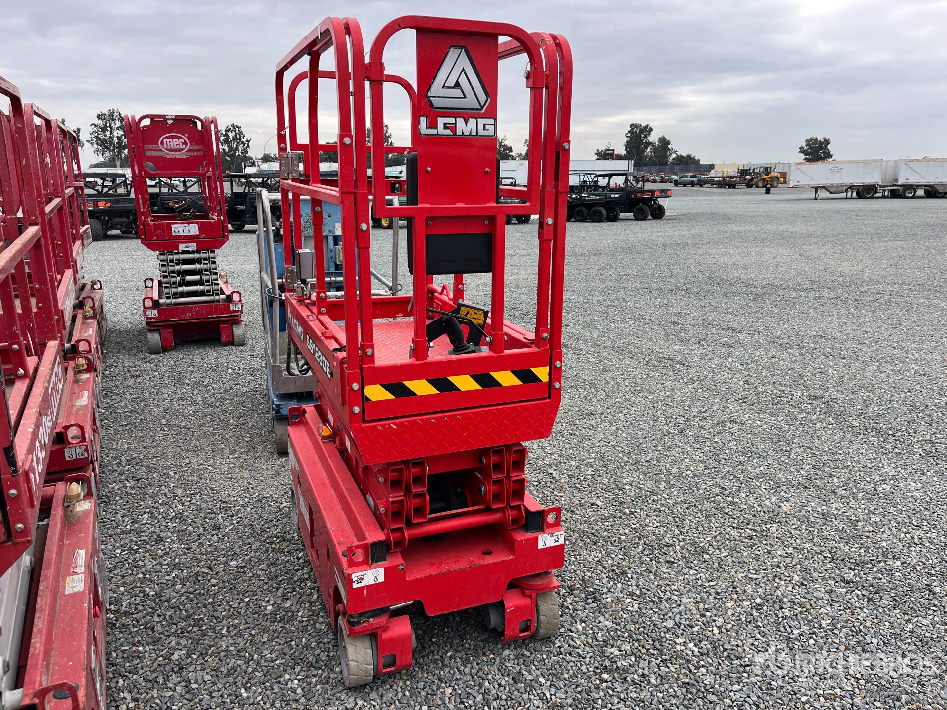 General Appearance with Bild, Ecke vorne rechts