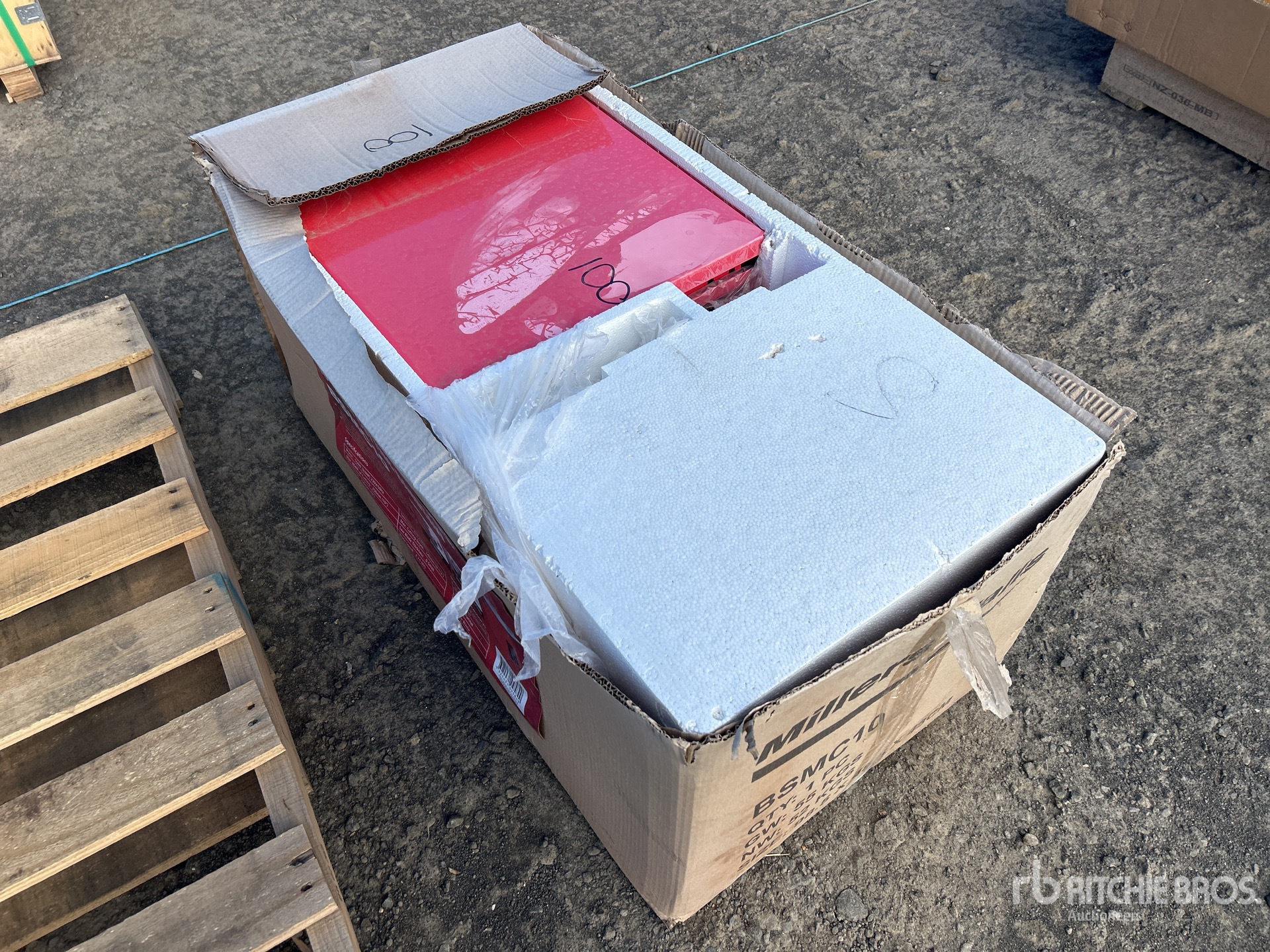 General Appearance with Picture, Right Front Corner