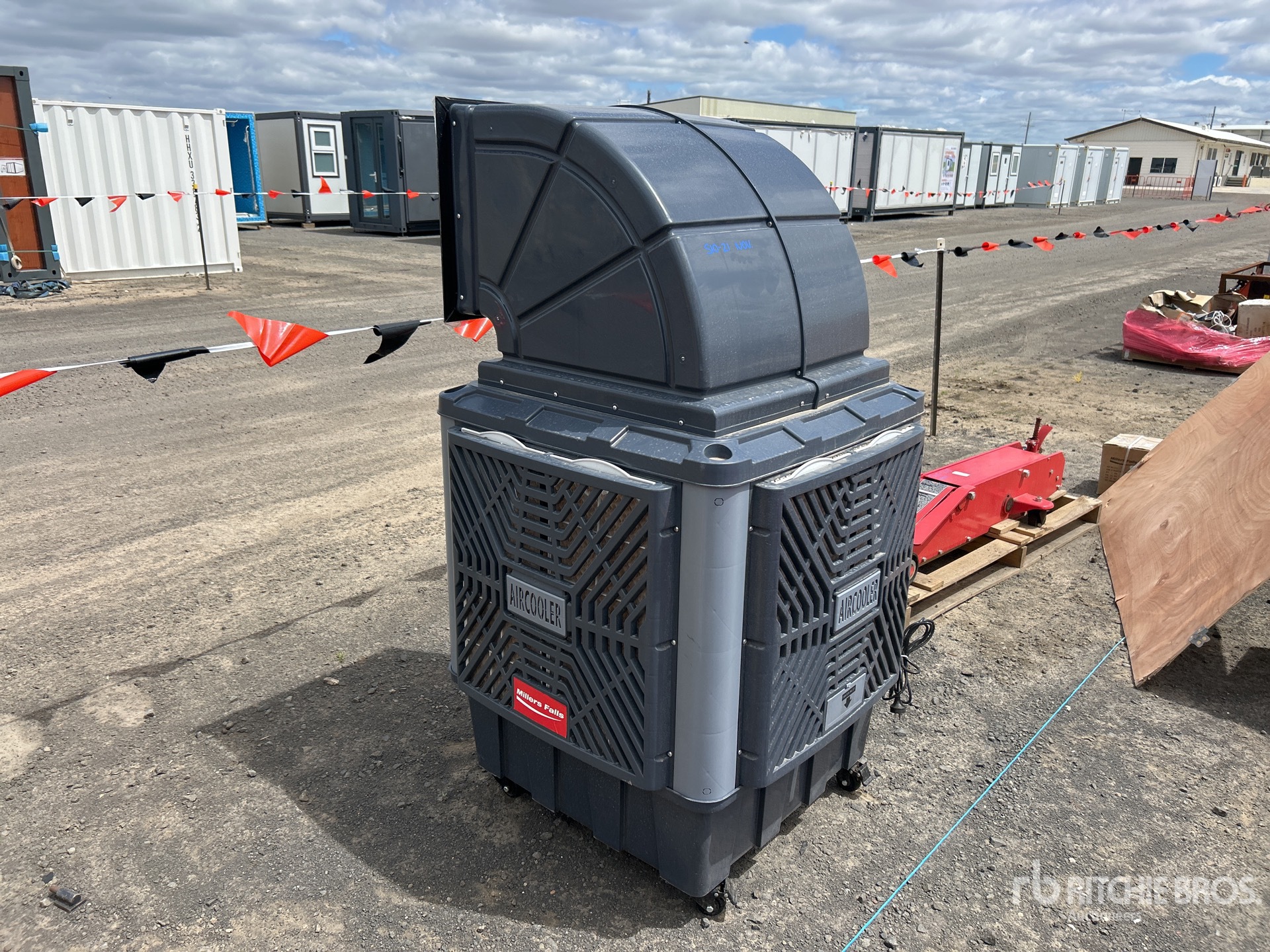 General Appearance with Foto, angolo posteriore sinistro