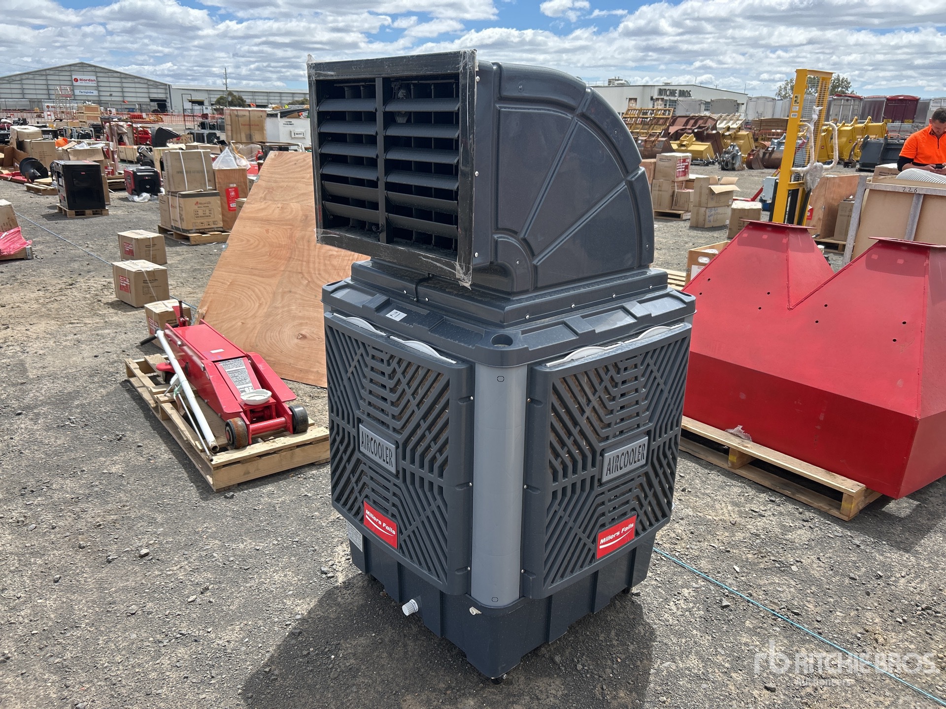 General Appearance with Foto, angolo anteriore sinistro