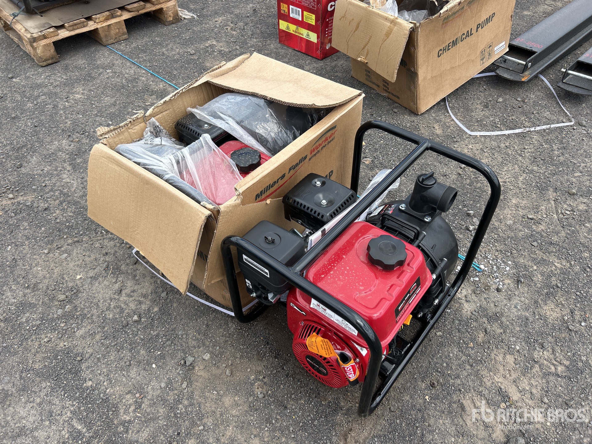 General Appearance with Bild, Ecke vorne rechts