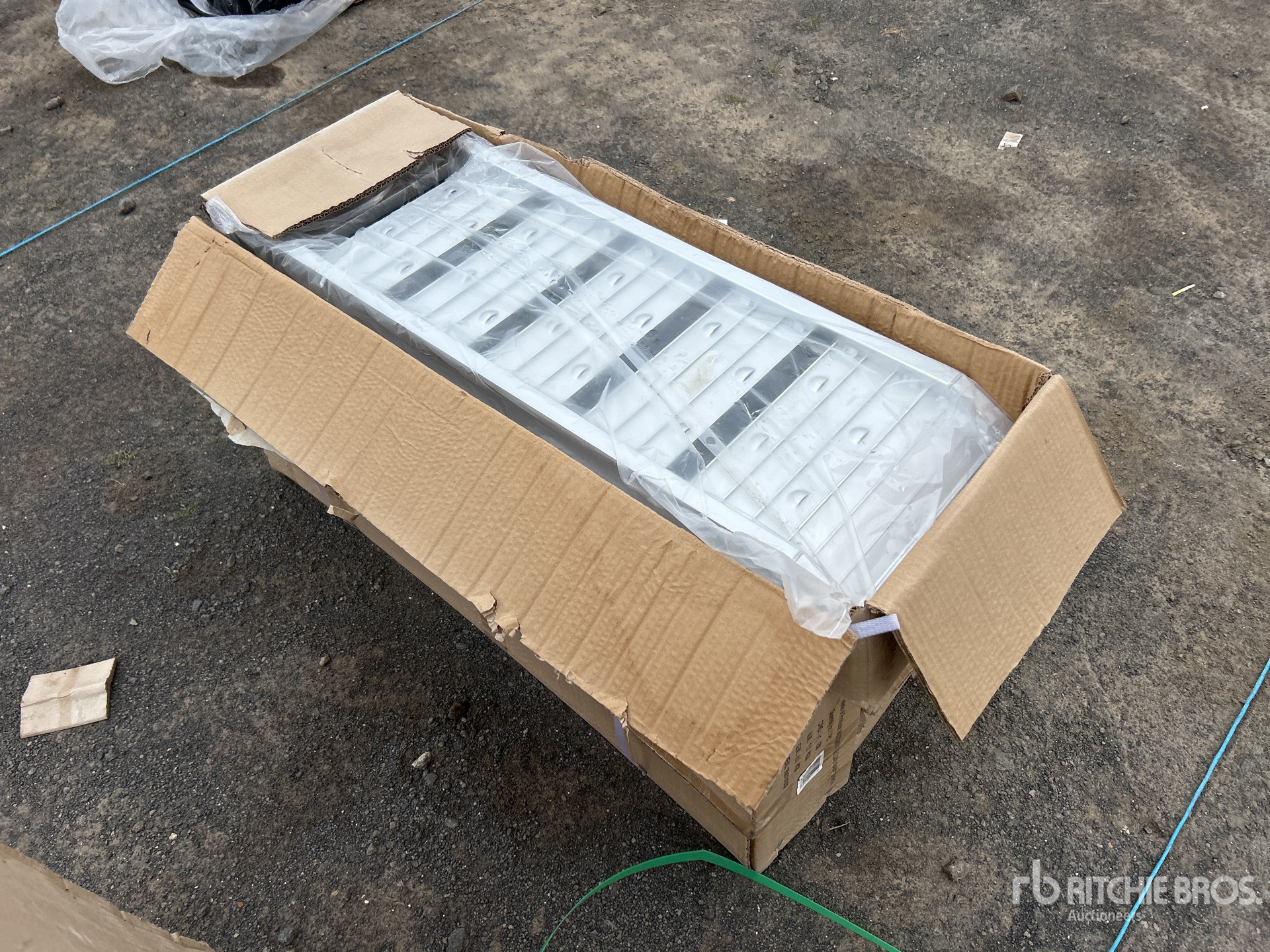 General Appearance with Foto, angolo anteriore sinistro