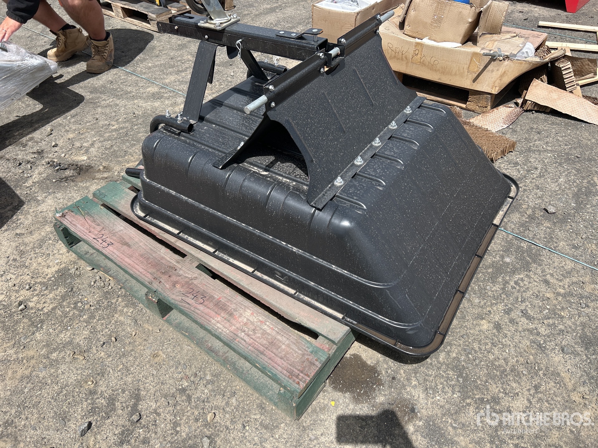 General Appearance with Picture, Right Front Corner